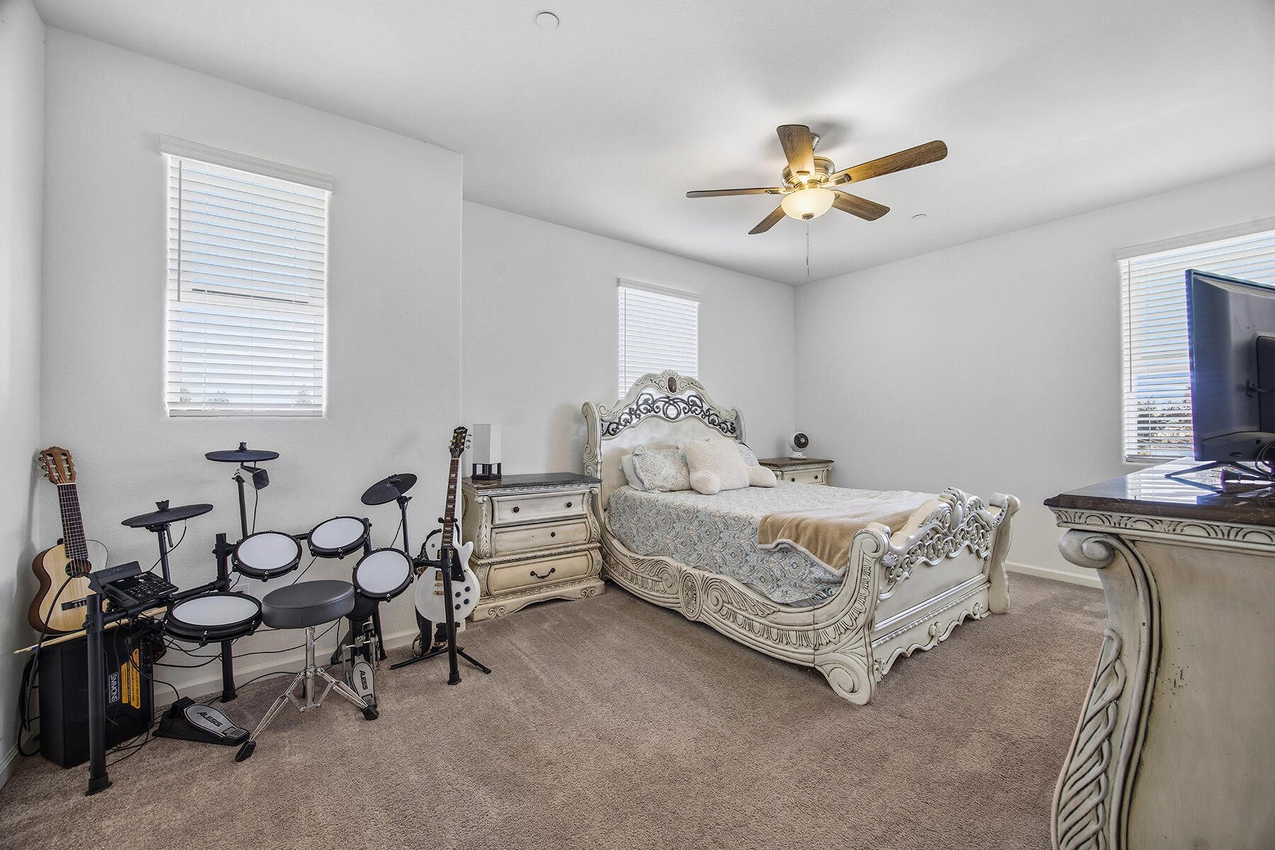 3623 E Seeger Ave, Visalia, CA 93292