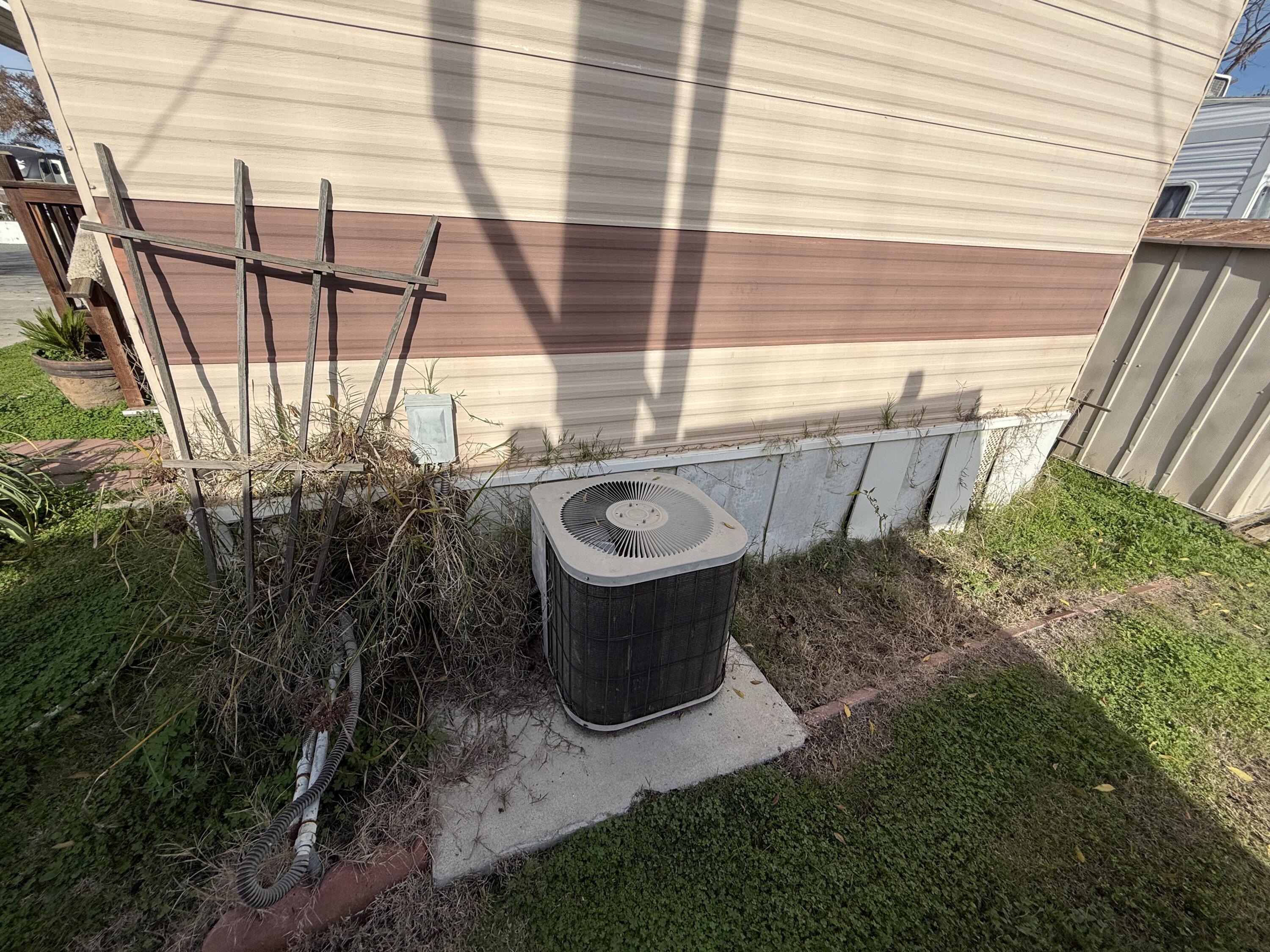 820 S Chinowth St #17, Visalia, CA 93277