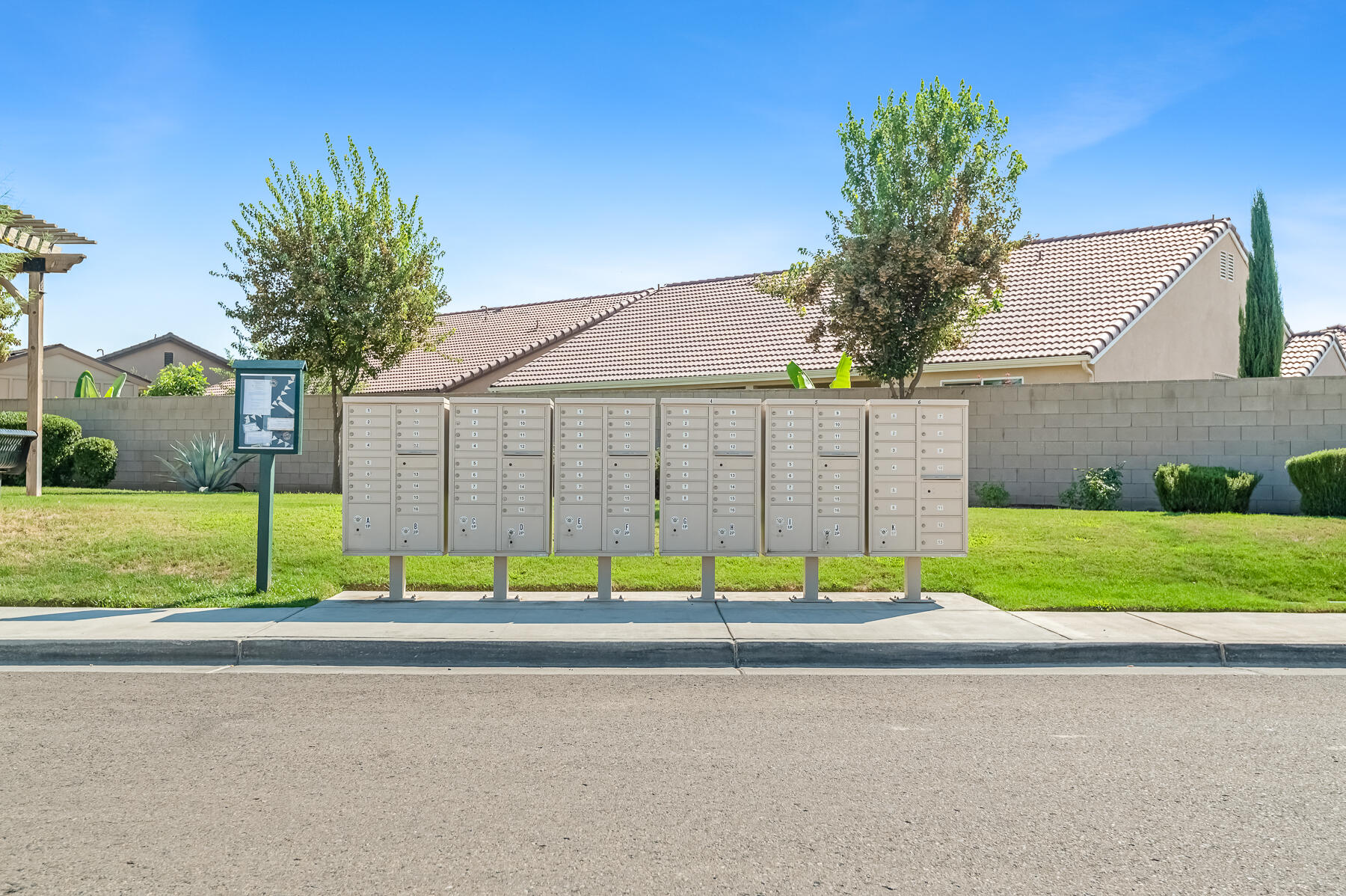 3238 N Rova Ct, Visalia, CA 93291