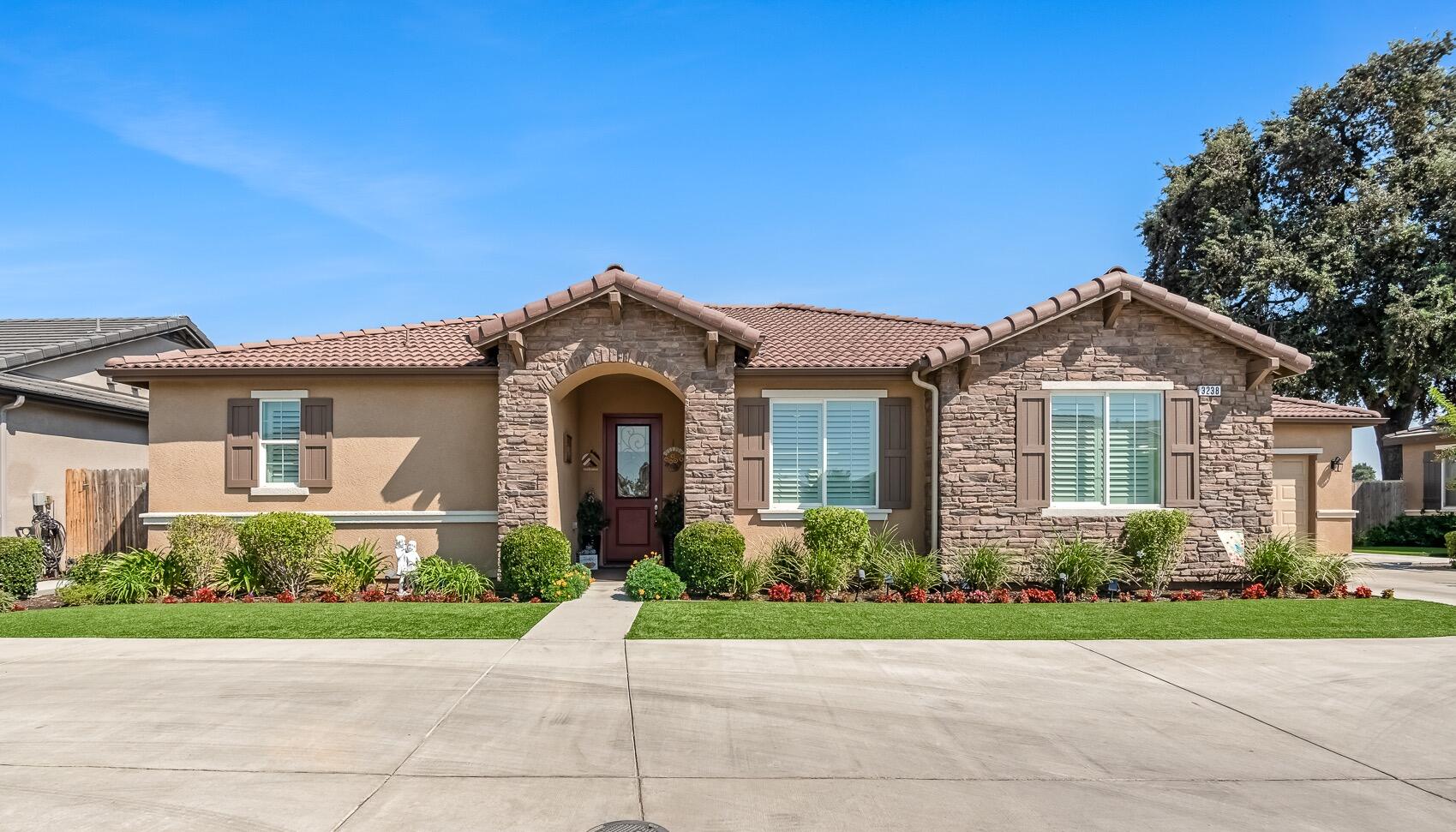 3238 N Rova Ct, Visalia, CA 93291