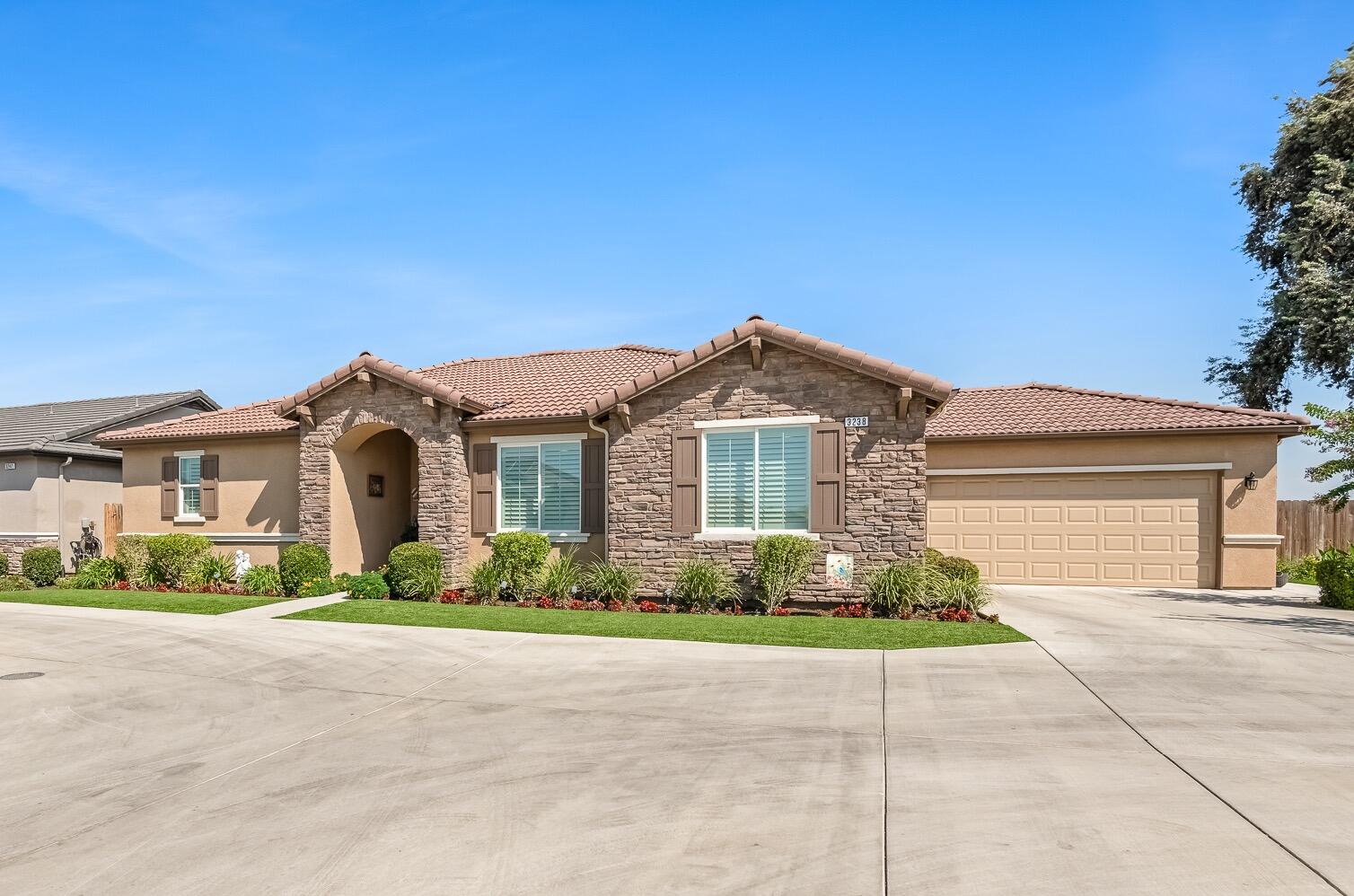 3238 N Rova Ct, Visalia, CA 93291