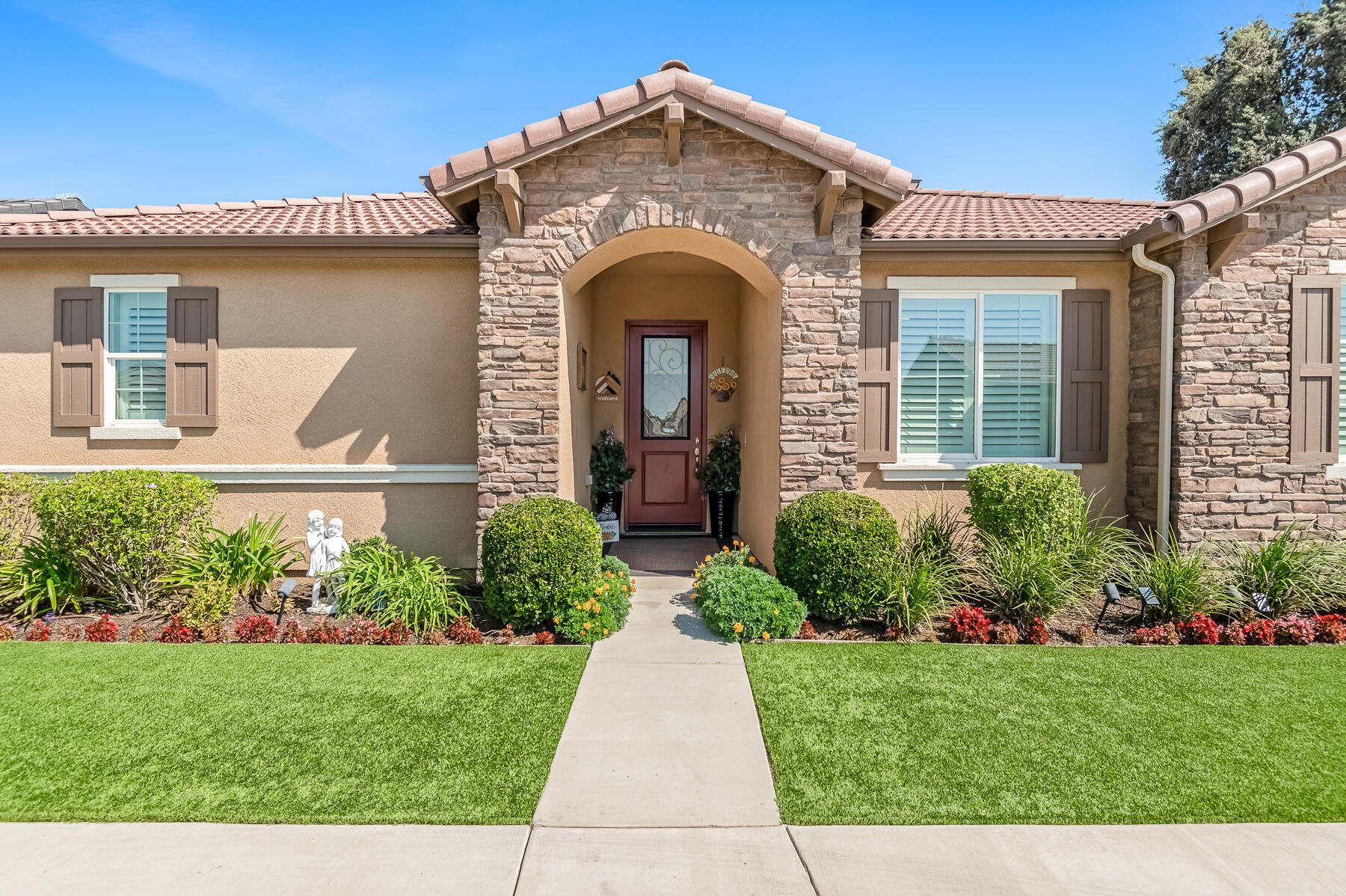 3238 N Rova Ct, Visalia, CA 93291