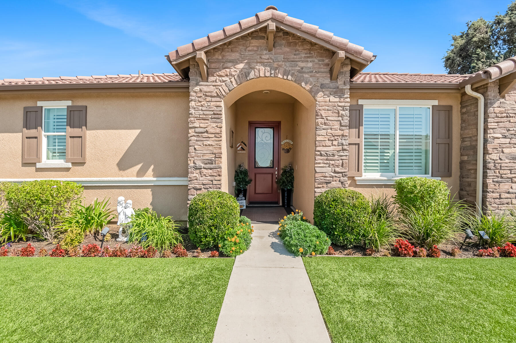 3238 N Rova Ct, Visalia, CA 93291