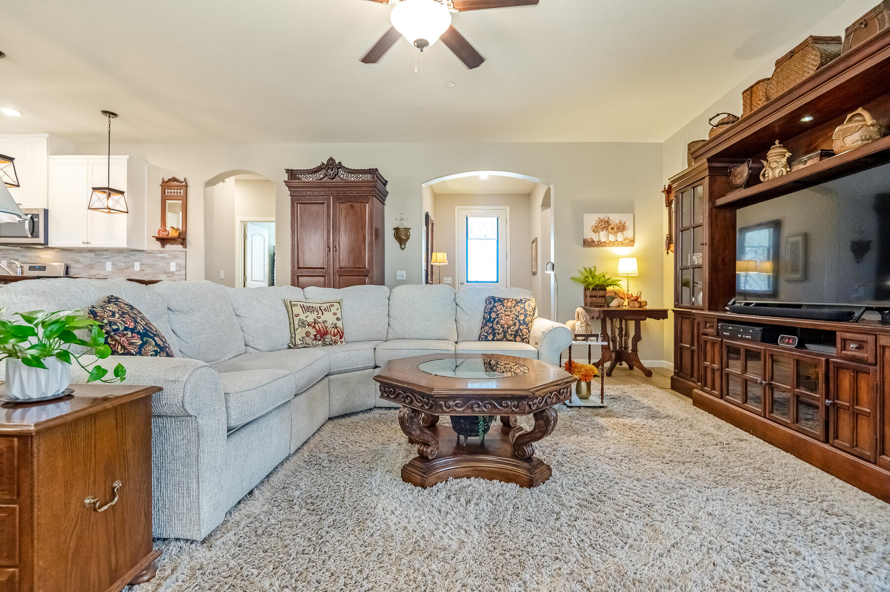 3238 N Rova Ct, Visalia, CA 93291