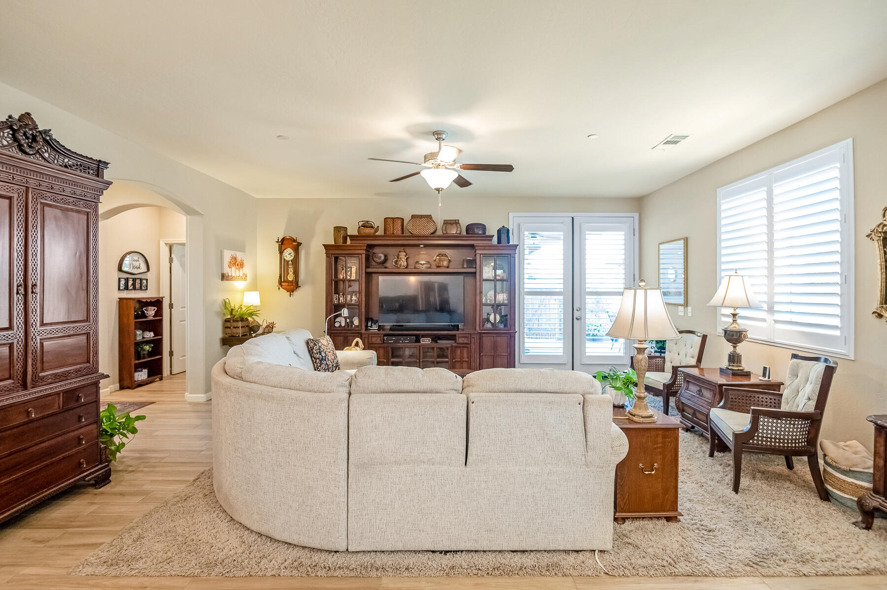 3238 N Rova Ct, Visalia, CA 93291