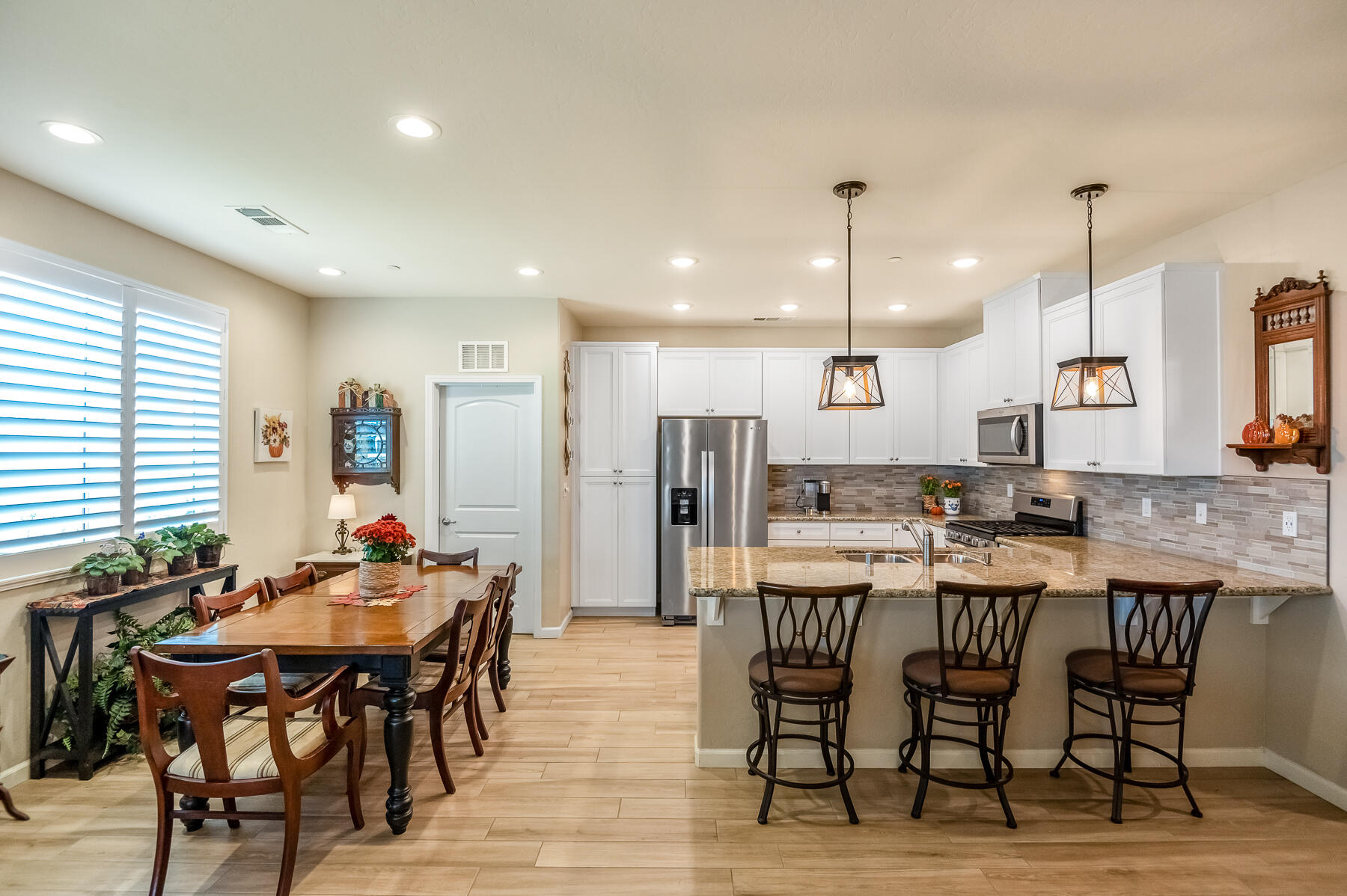 3238 N Rova Ct, Visalia, CA 93291