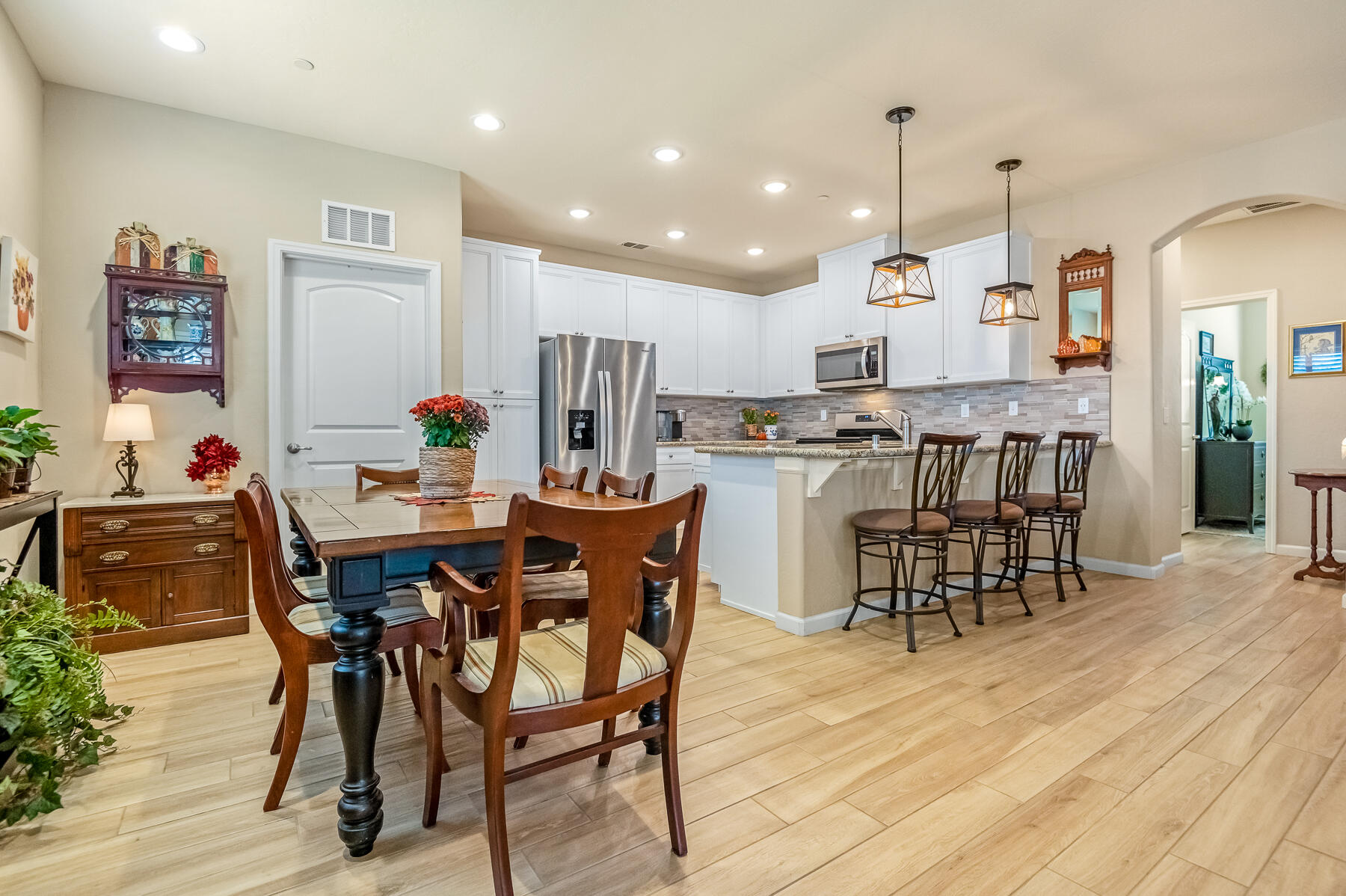 3238 N Rova Ct, Visalia, CA 93291