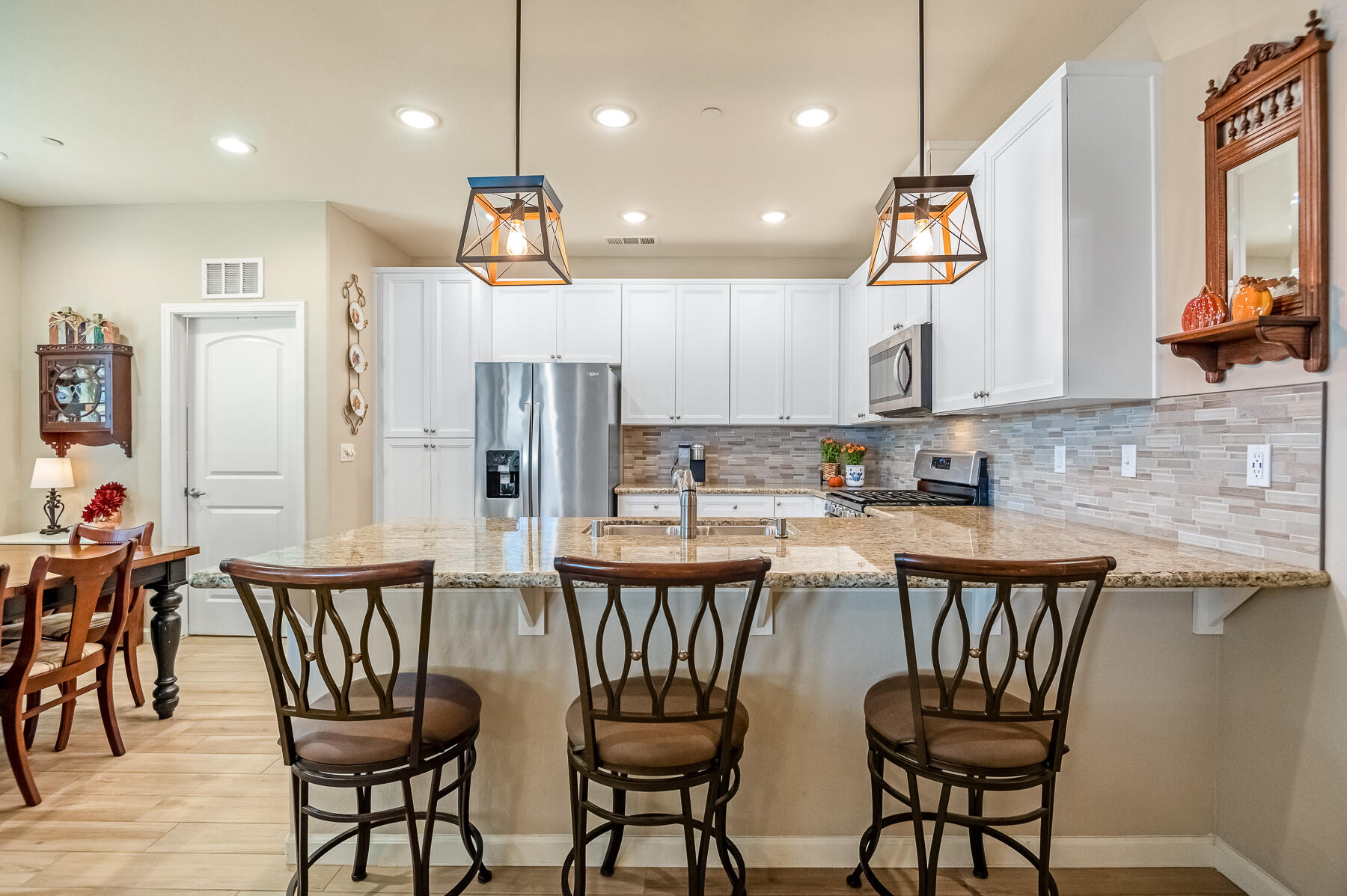 3238 N Rova Ct, Visalia, CA 93291