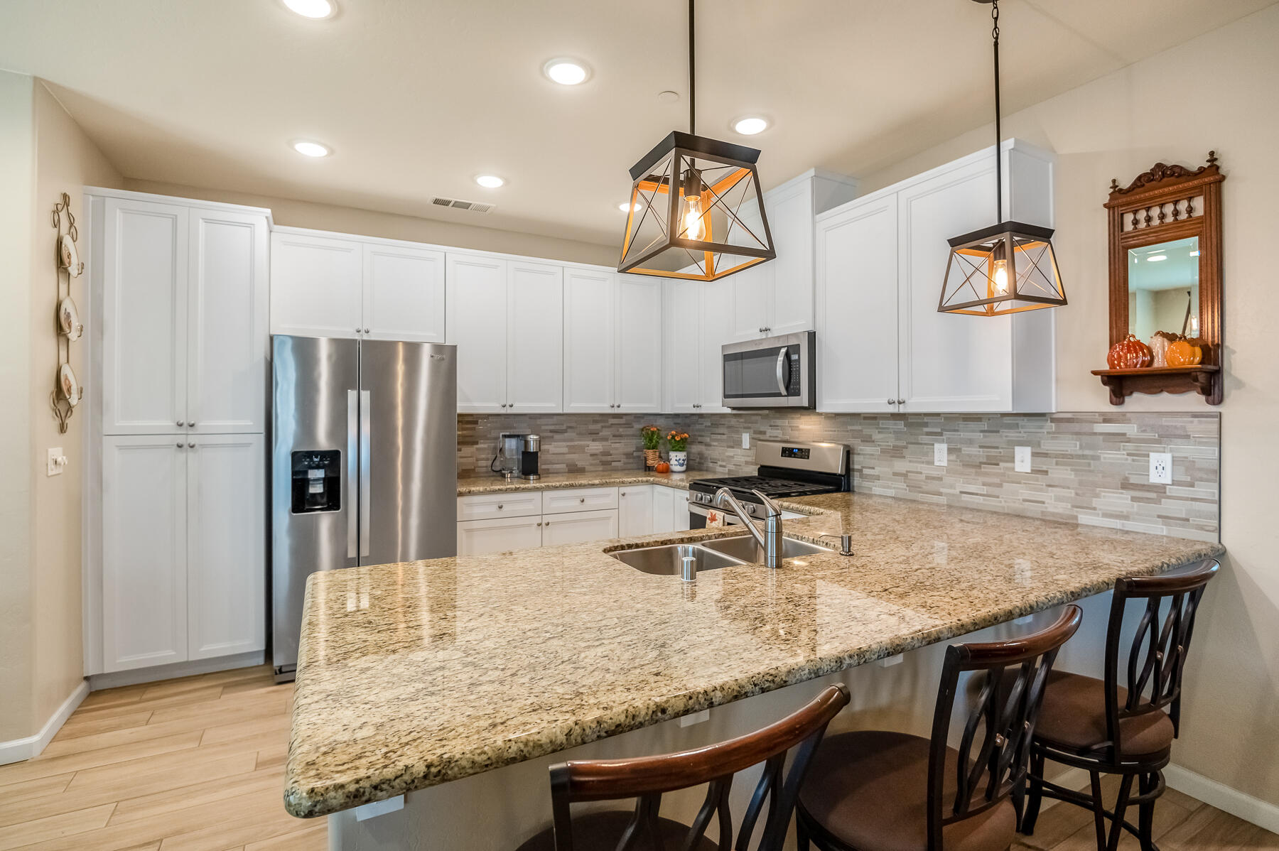 3238 N Rova Ct, Visalia, CA 93291