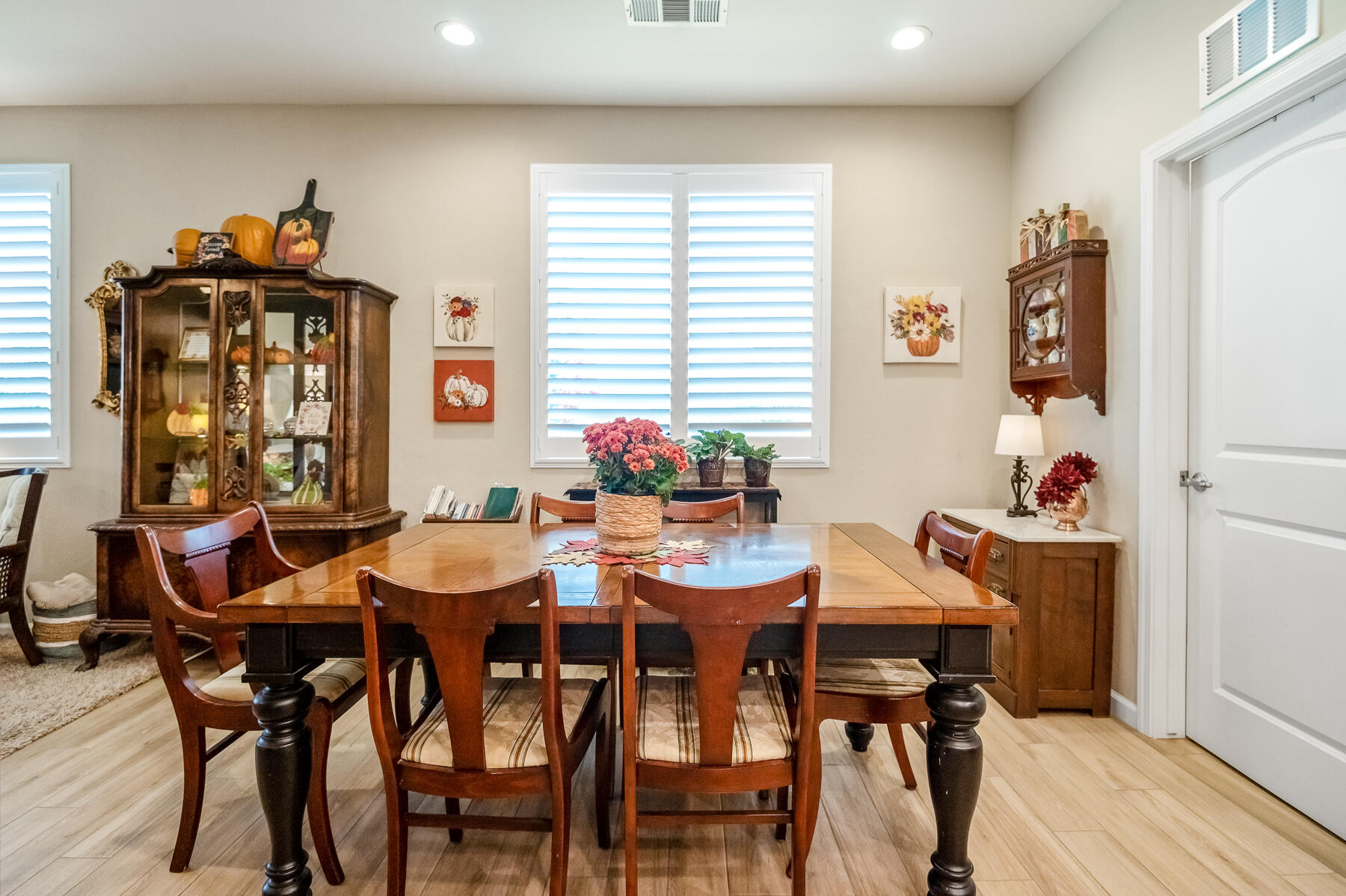 3238 N Rova Ct, Visalia, CA 93291