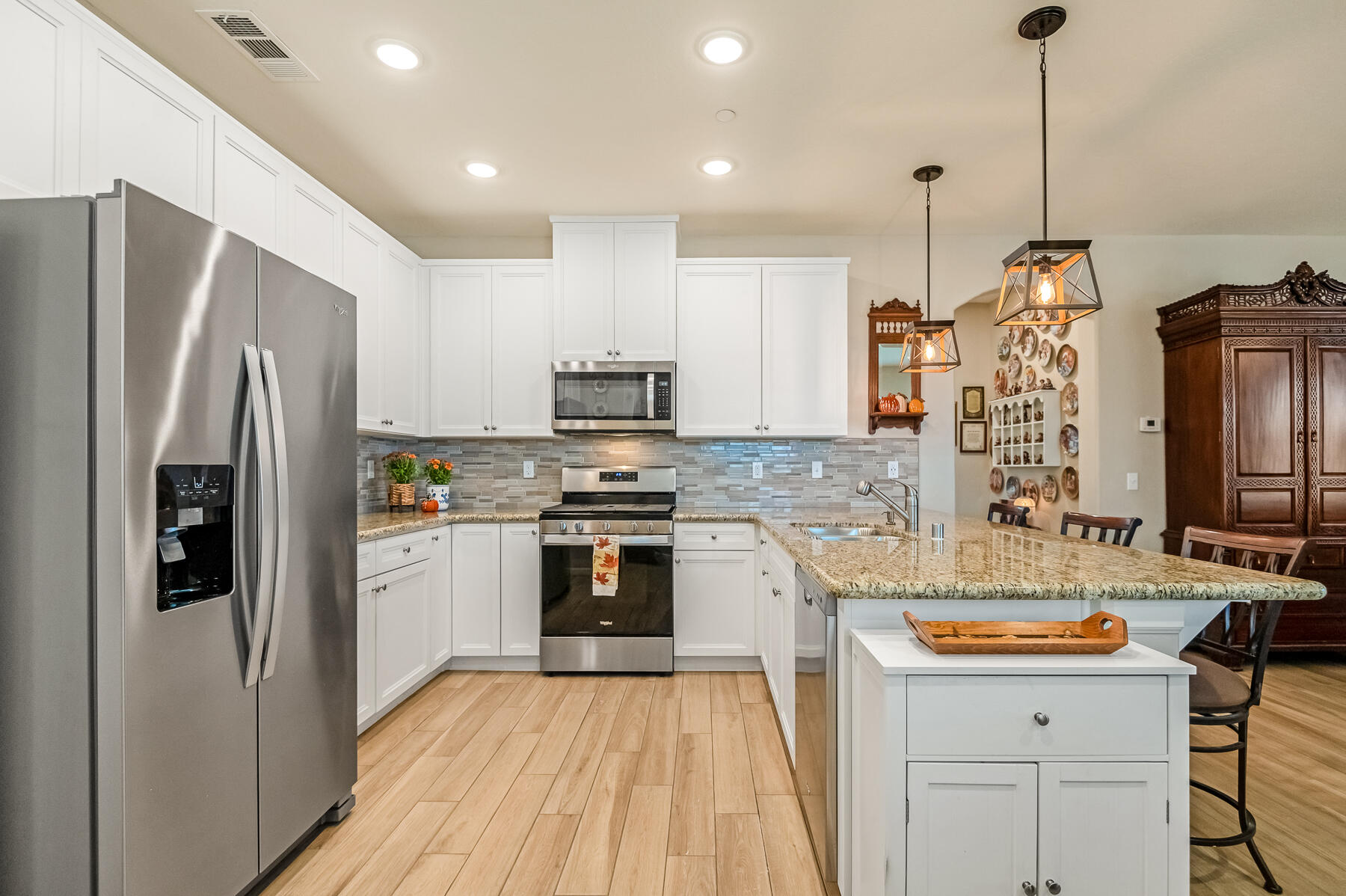 3238 N Rova Ct, Visalia, CA 93291