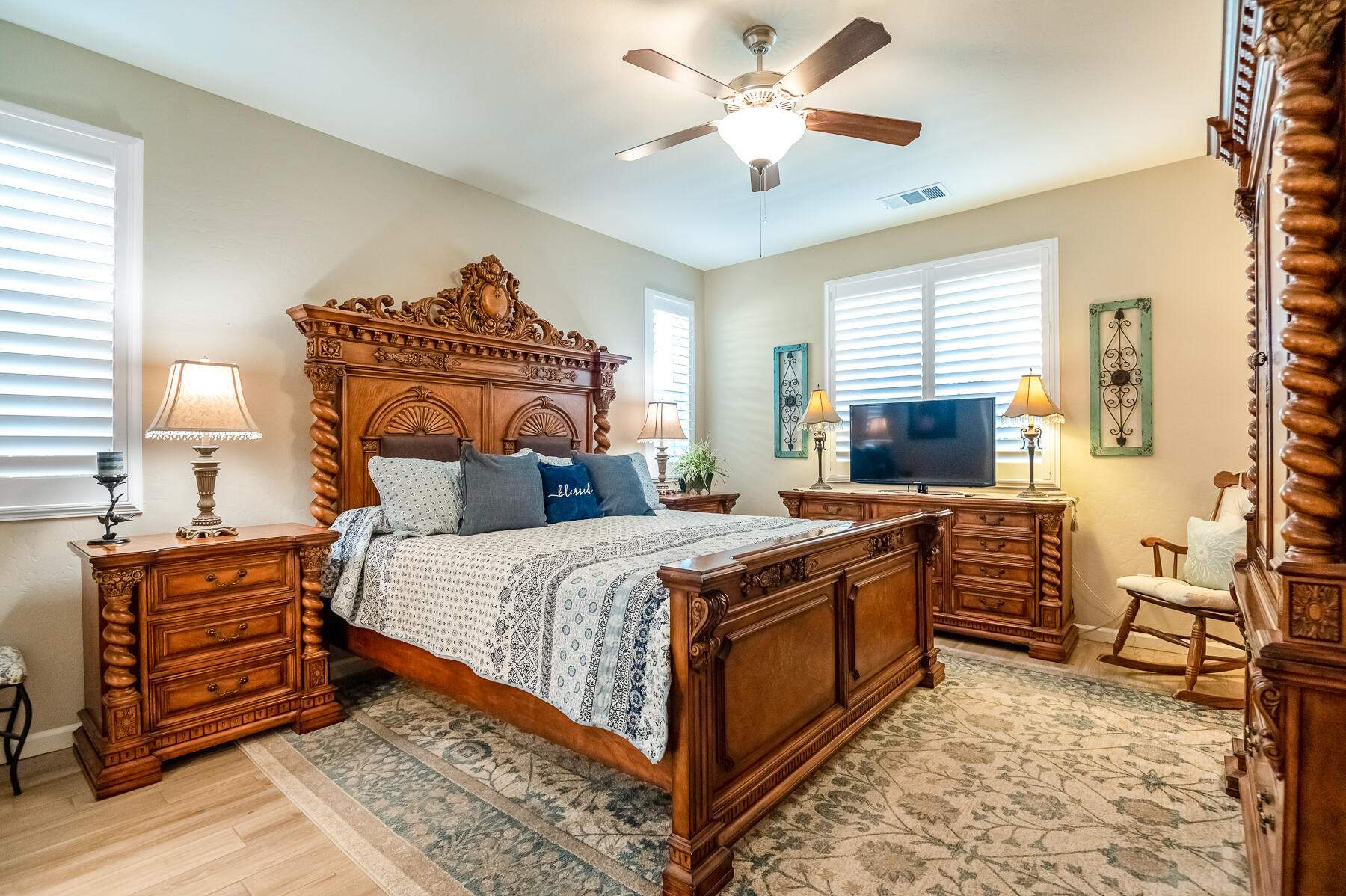 3238 N Rova Ct, Visalia, CA 93291