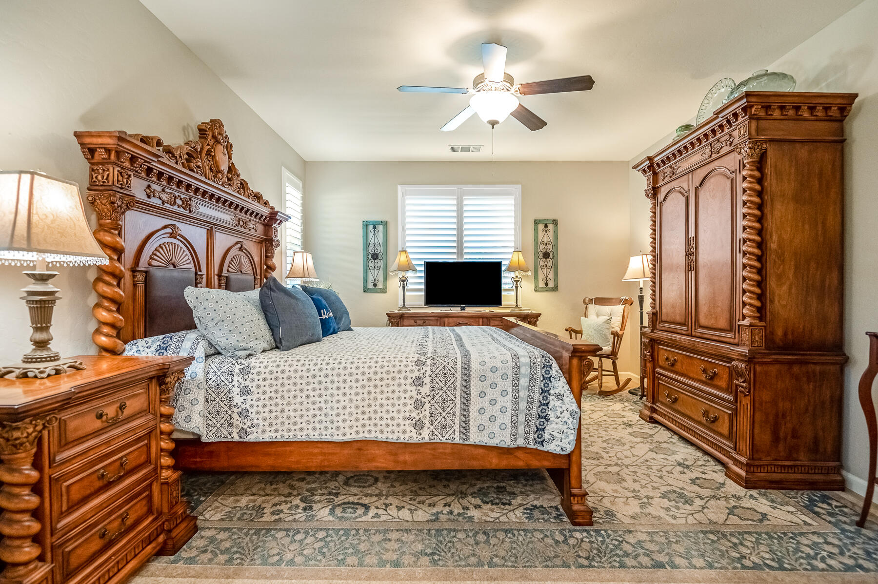 3238 N Rova Ct, Visalia, CA 93291