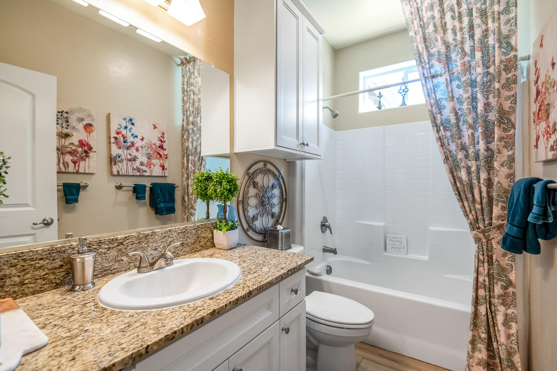 3238 N Rova Ct, Visalia, CA 93291