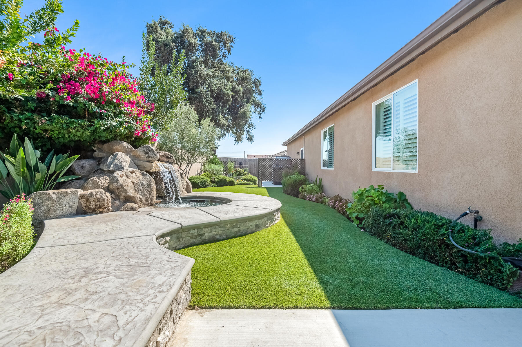 3238 N Rova Ct, Visalia, CA 93291