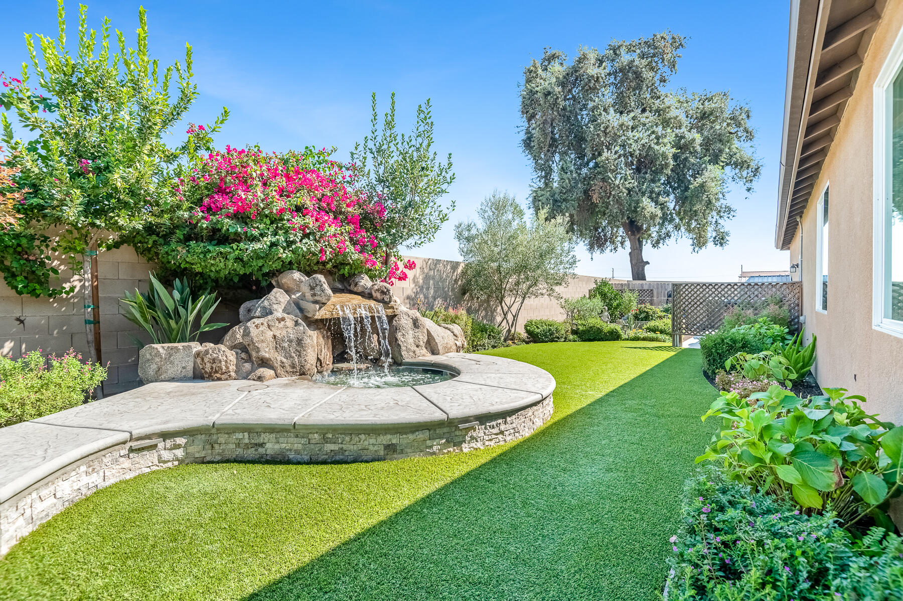 3238 N Rova Ct, Visalia, CA 93291