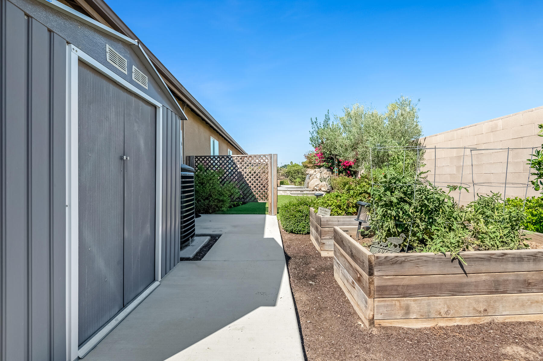 3238 N Rova Ct, Visalia, CA 93291