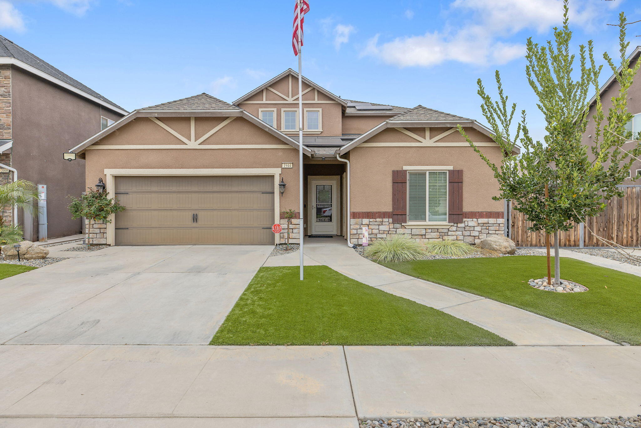 1944 W Babcock Ave, Visalia, CA 93291