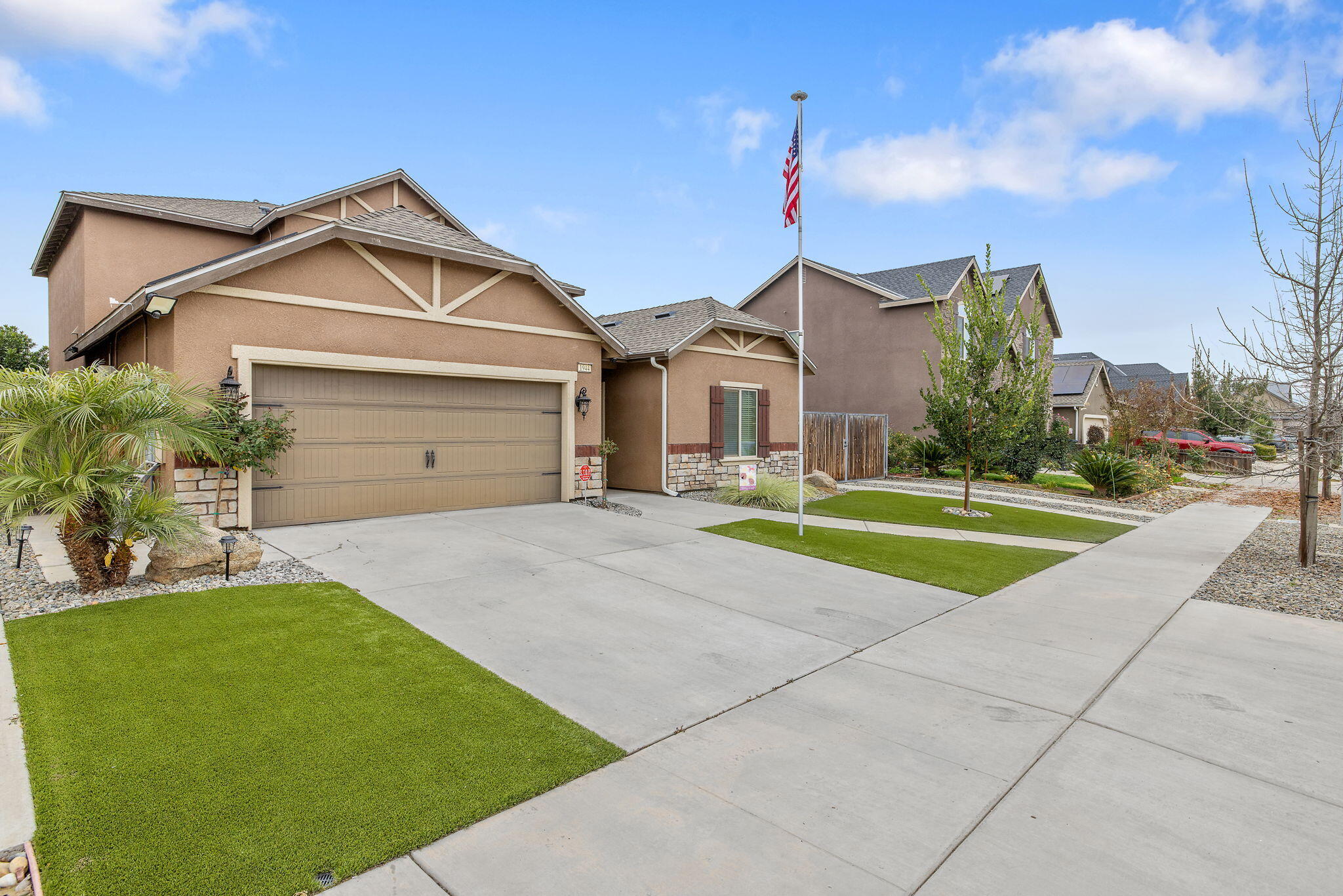 1944 W Babcock Ave, Visalia, CA 93291