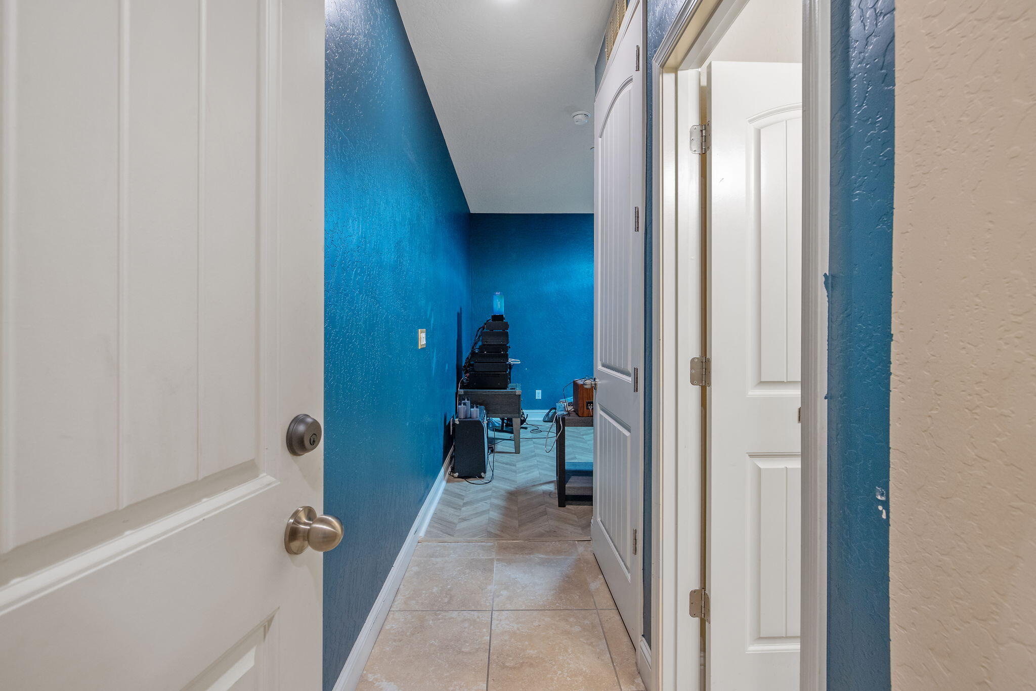 1944 W Babcock Ave, Visalia, CA 93291