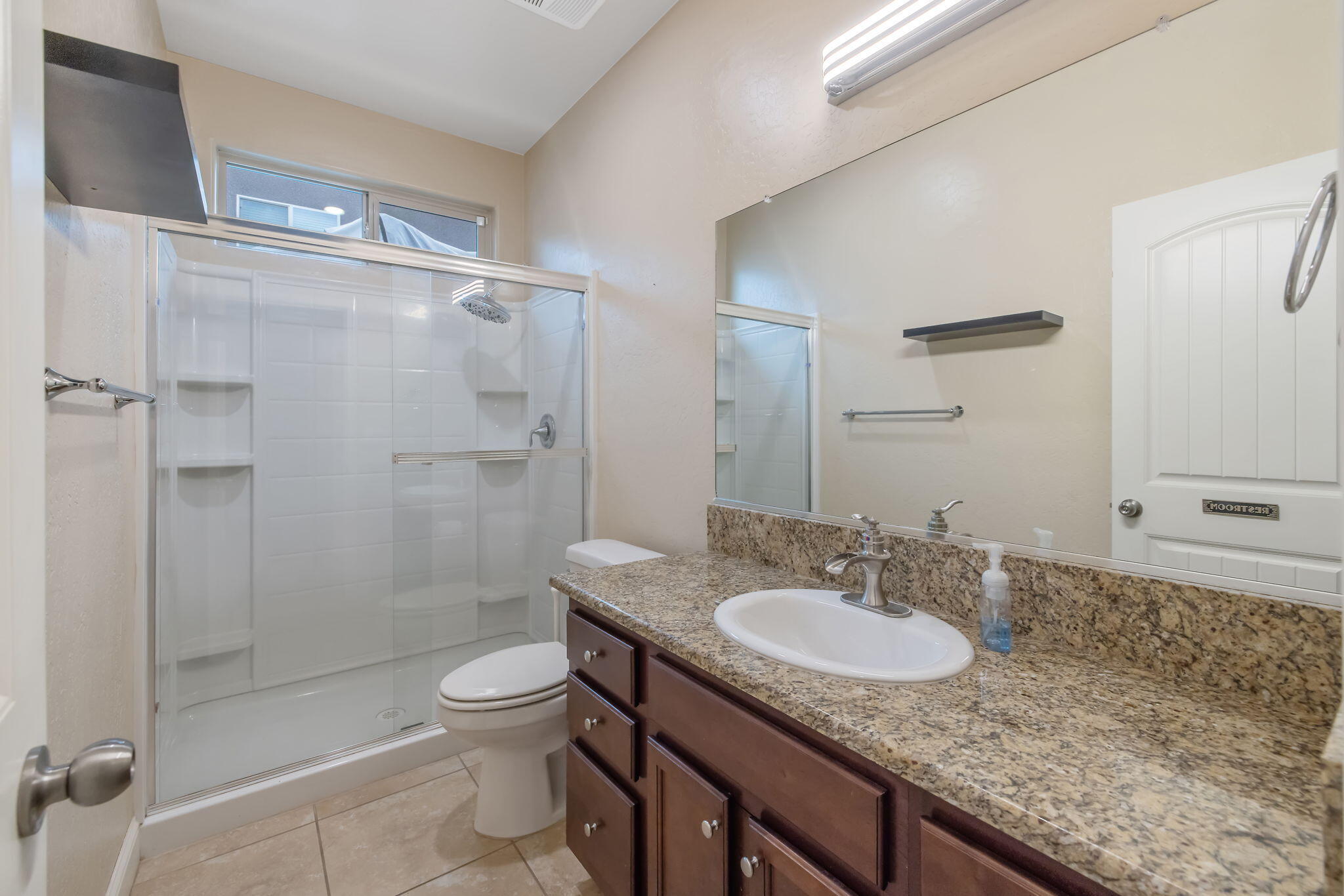 1944 W Babcock Ave, Visalia, CA 93291