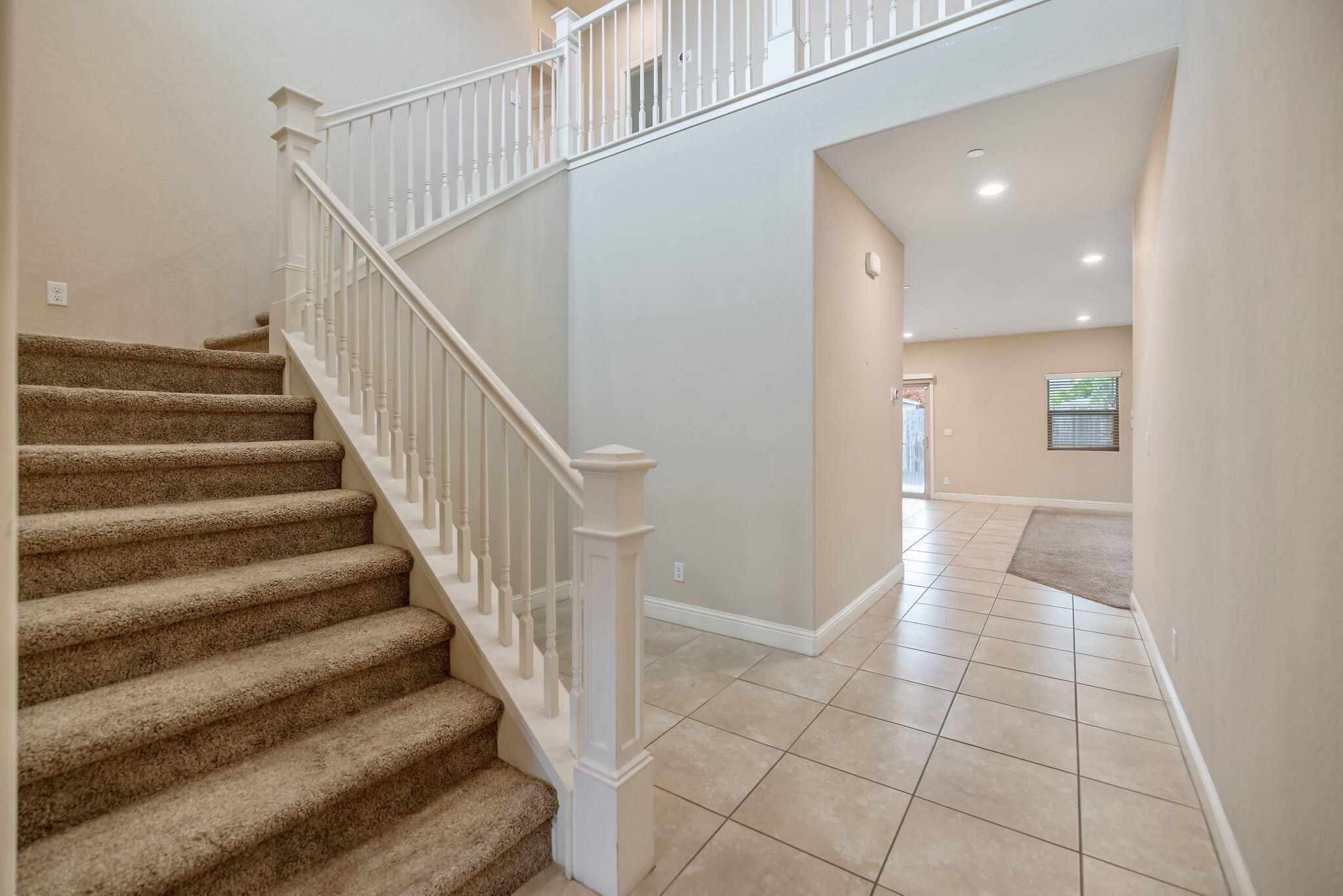 1944 W Babcock Ave, Visalia, CA 93291