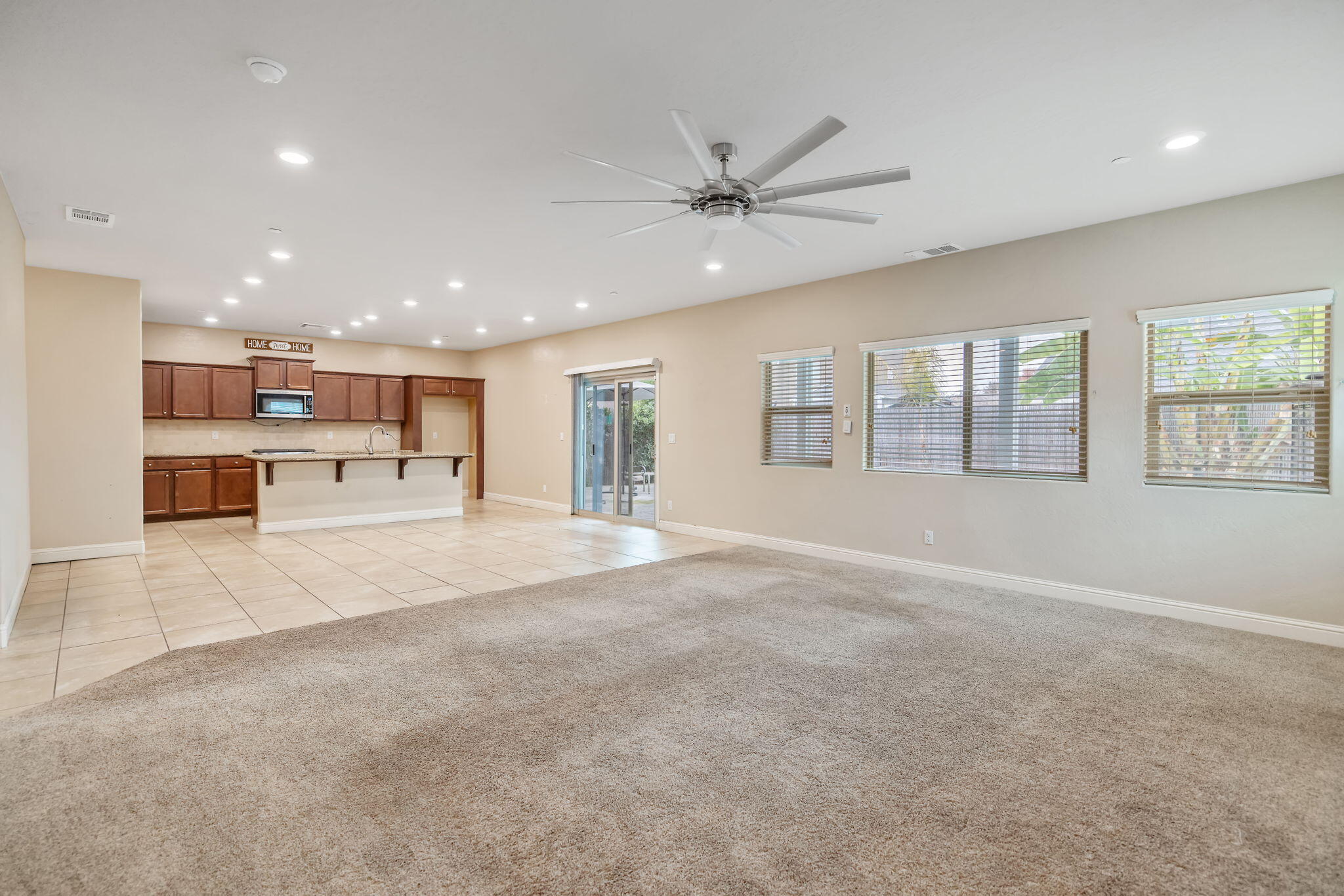 1944 W Babcock Ave, Visalia, CA 93291