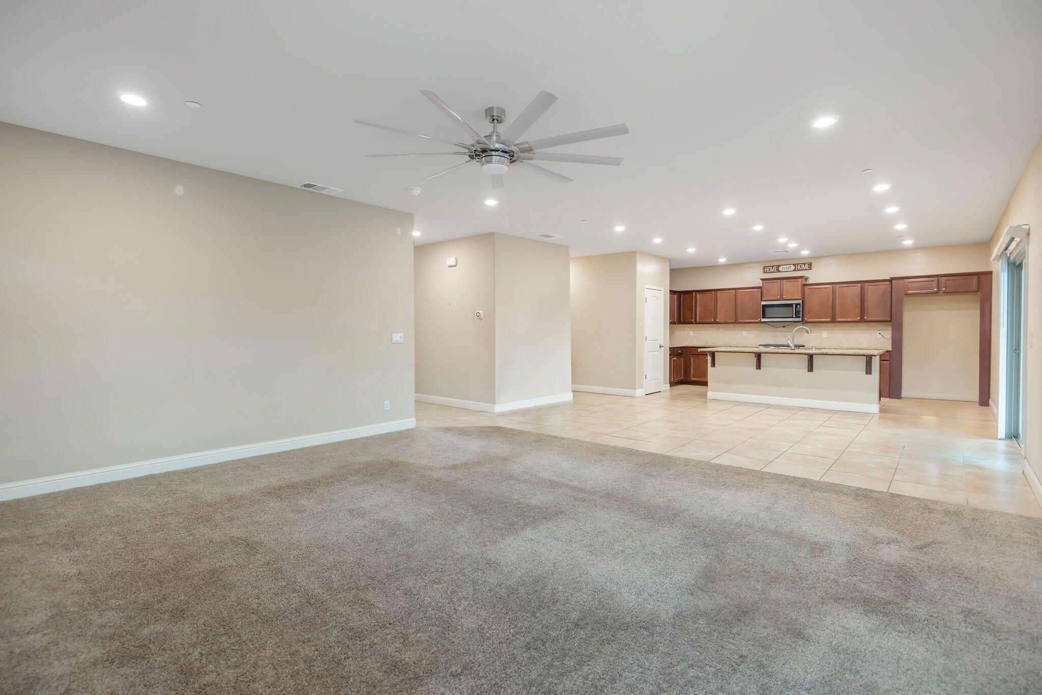 1944 W Babcock Ave, Visalia, CA 93291