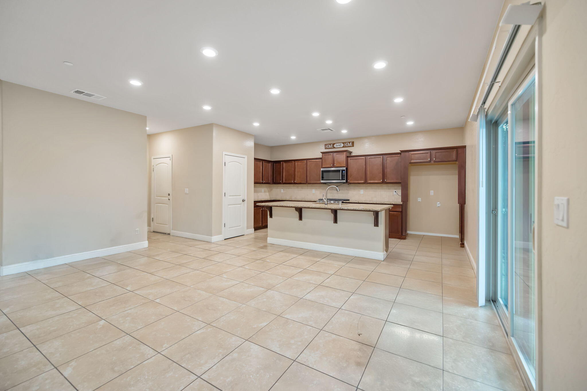 1944 W Babcock Ave, Visalia, CA 93291