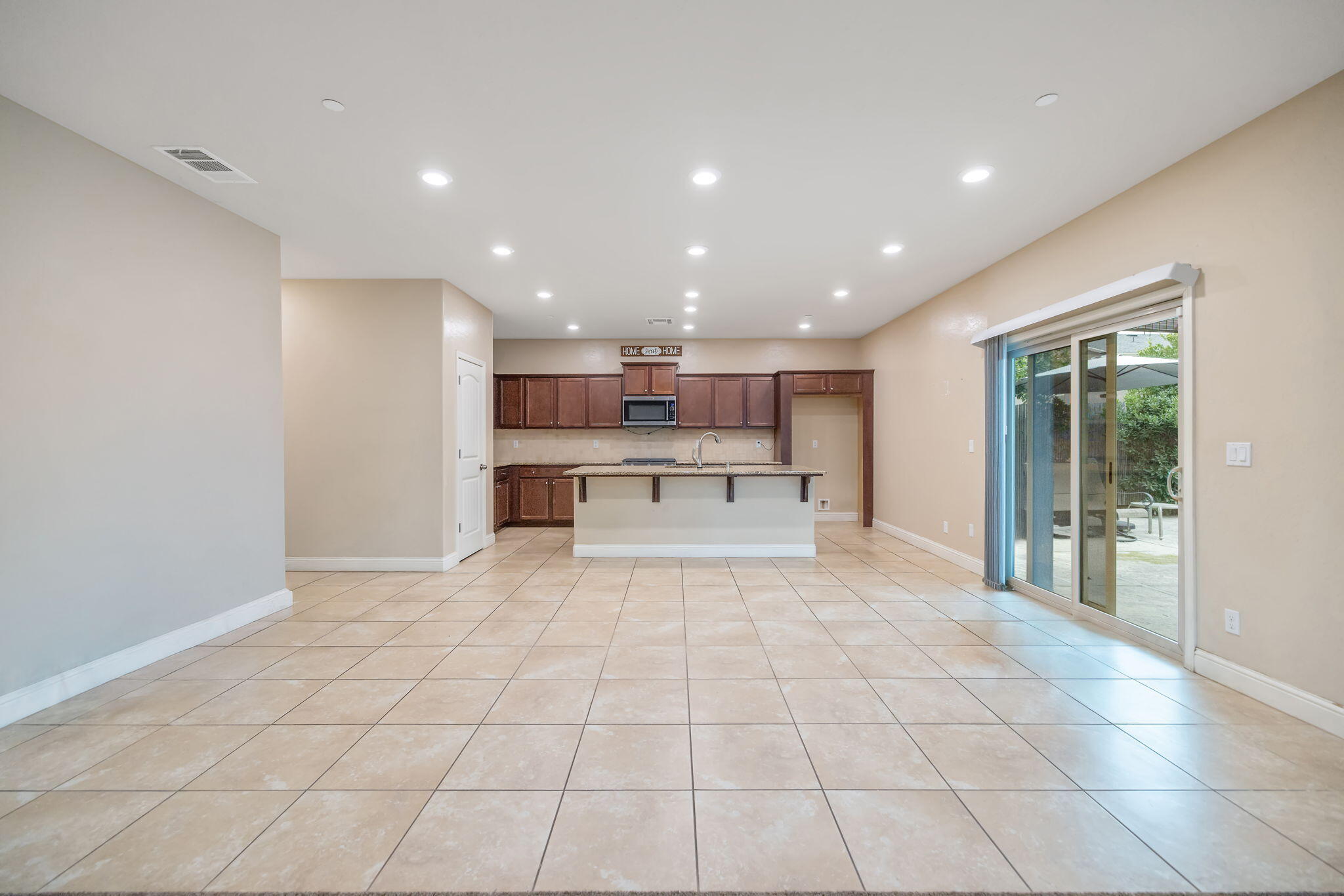 1944 W Babcock Ave, Visalia, CA 93291