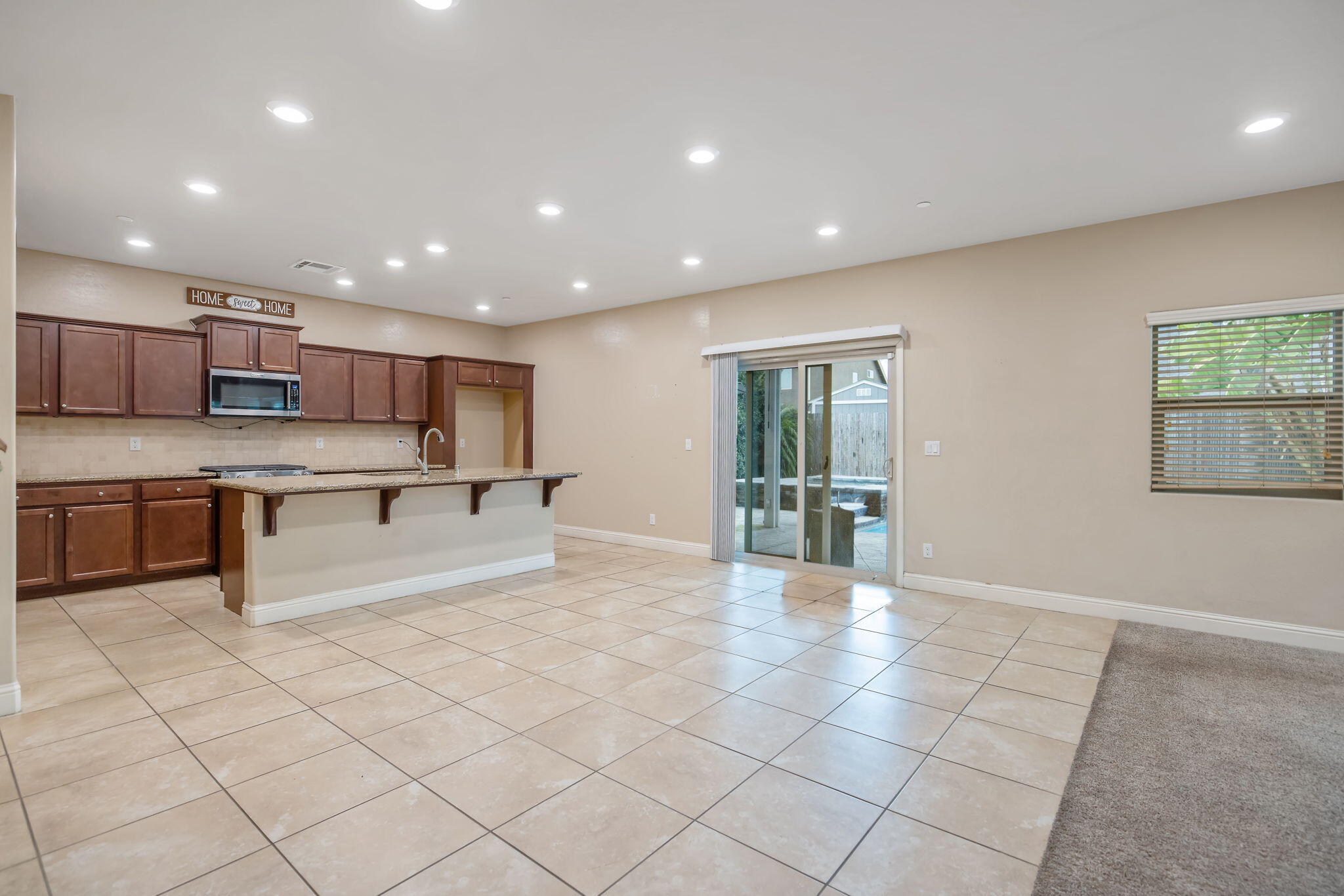 1944 W Babcock Ave, Visalia, CA 93291