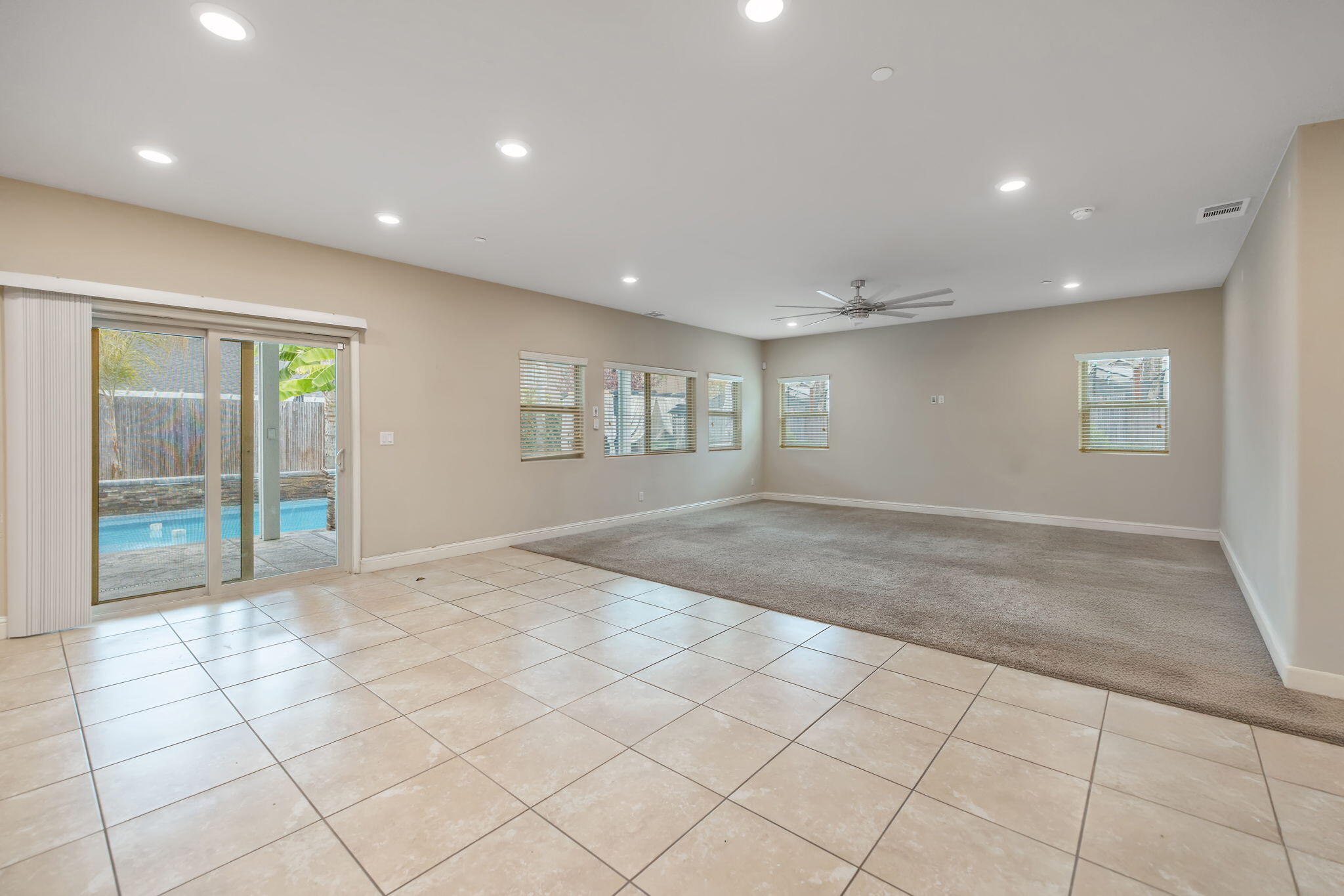 1944 W Babcock Ave, Visalia, CA 93291