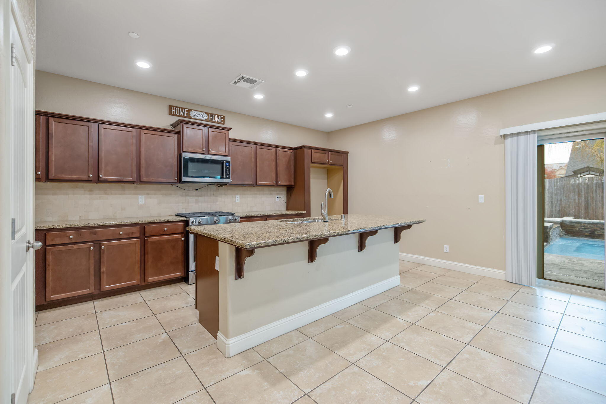 1944 W Babcock Ave, Visalia, CA 93291