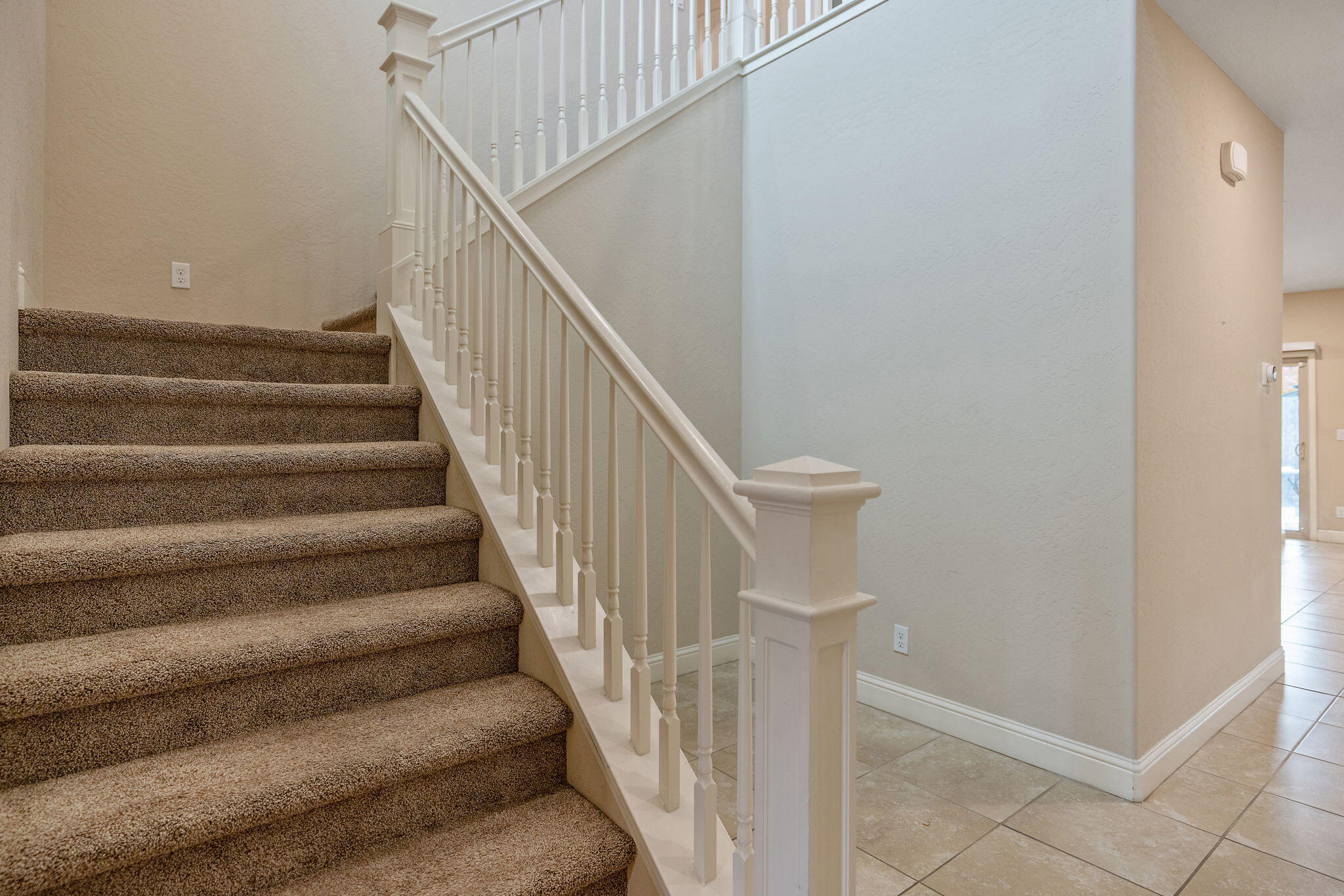 1944 W Babcock Ave, Visalia, CA 93291