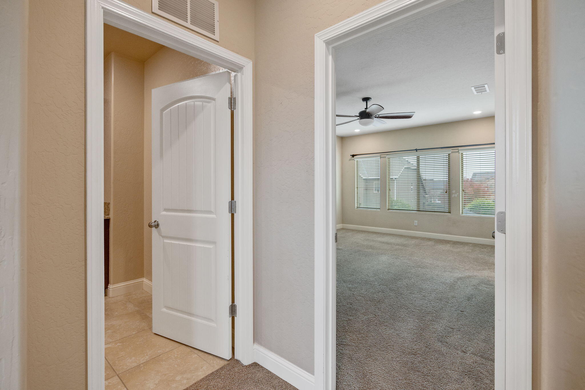 1944 W Babcock Ave, Visalia, CA 93291