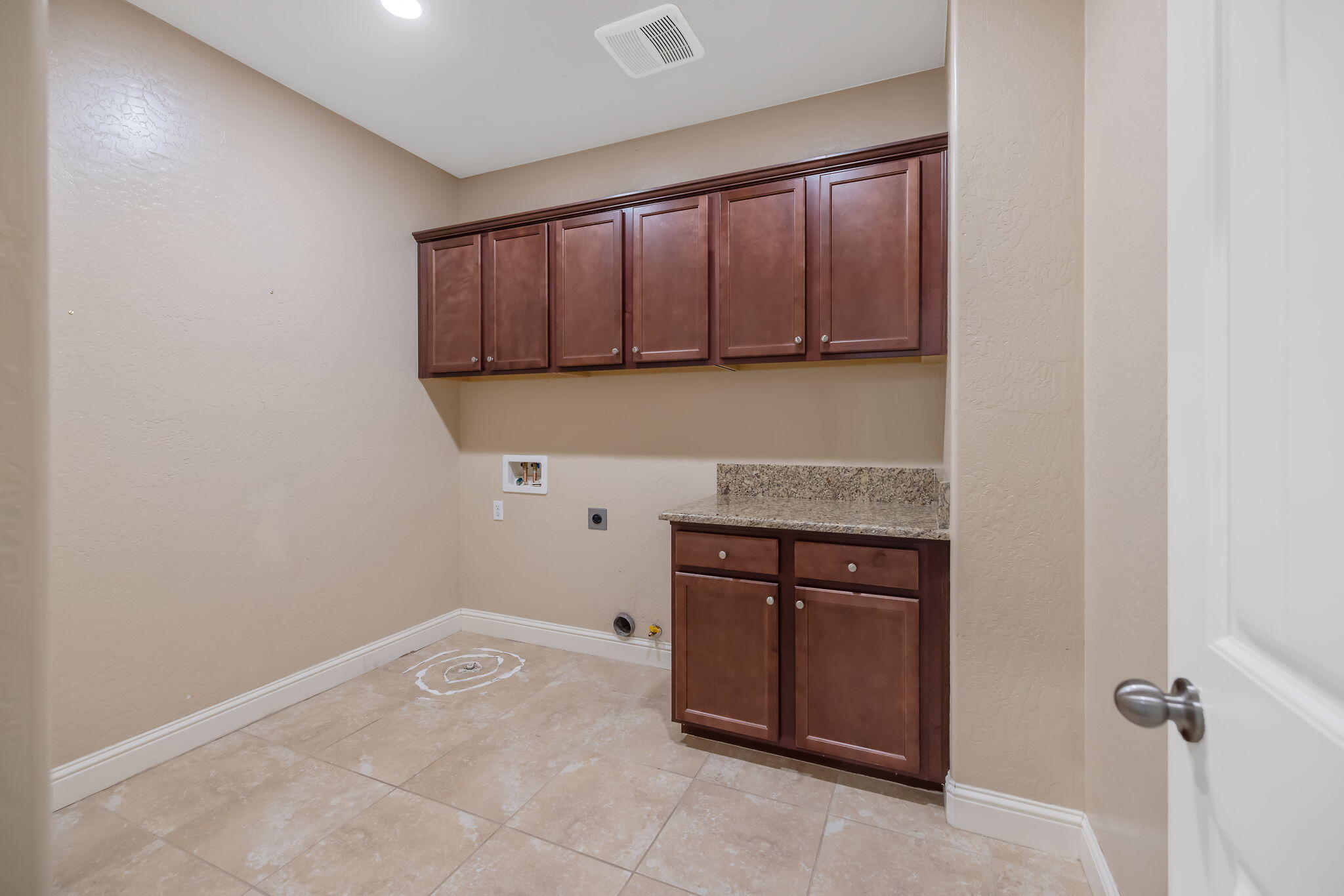 1944 W Babcock Ave, Visalia, CA 93291