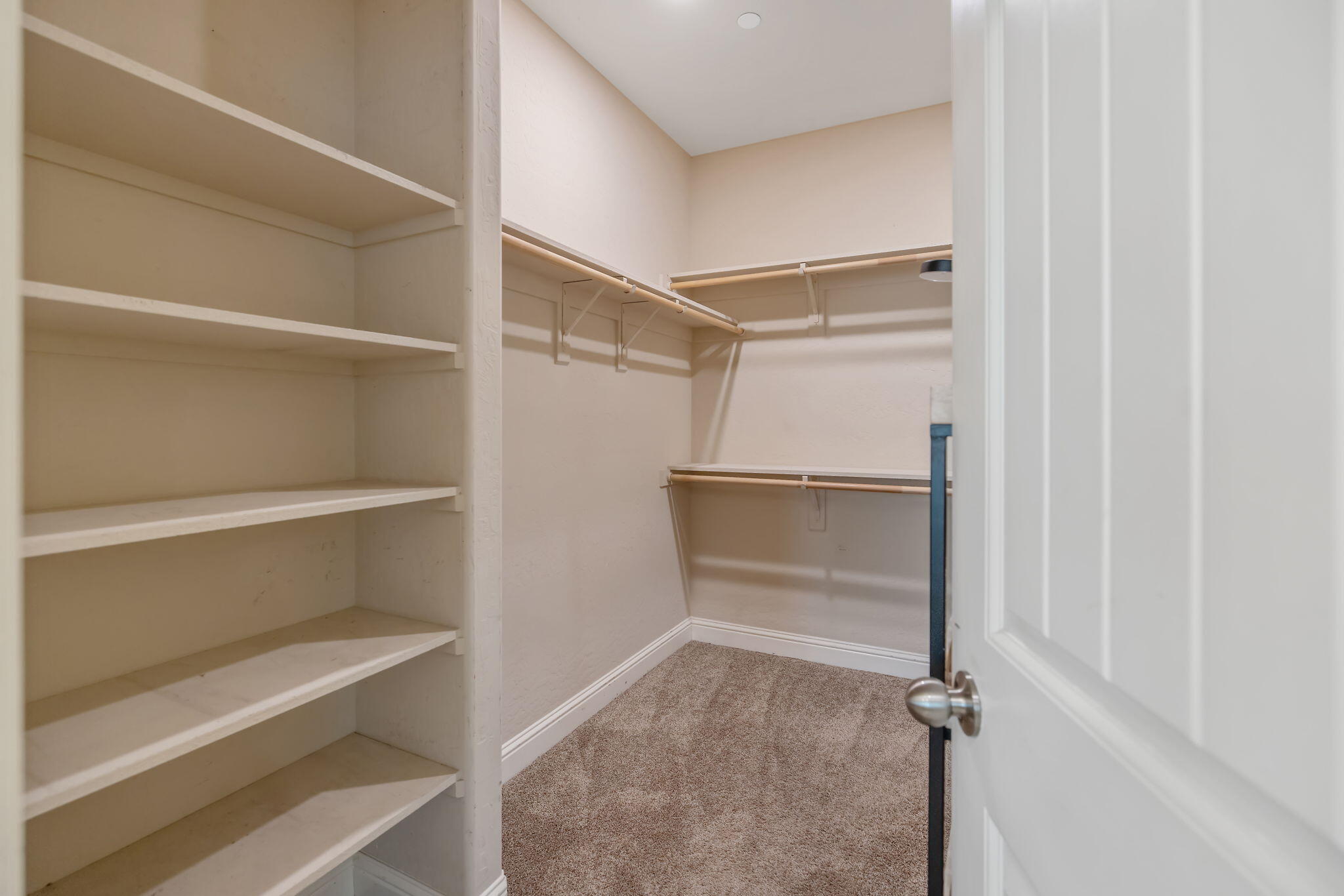 1944 W Babcock Ave, Visalia, CA 93291