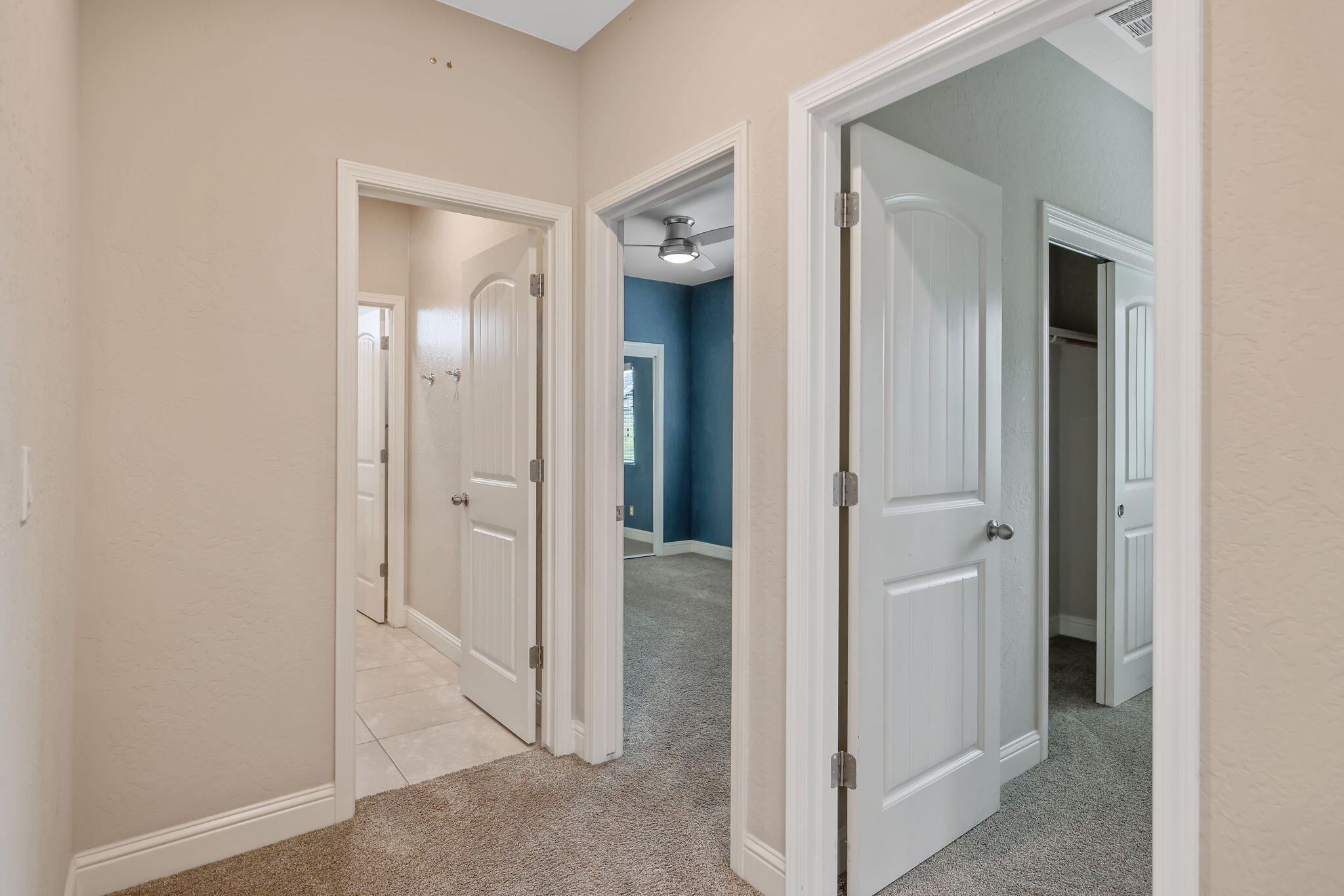 1944 W Babcock Ave, Visalia, CA 93291