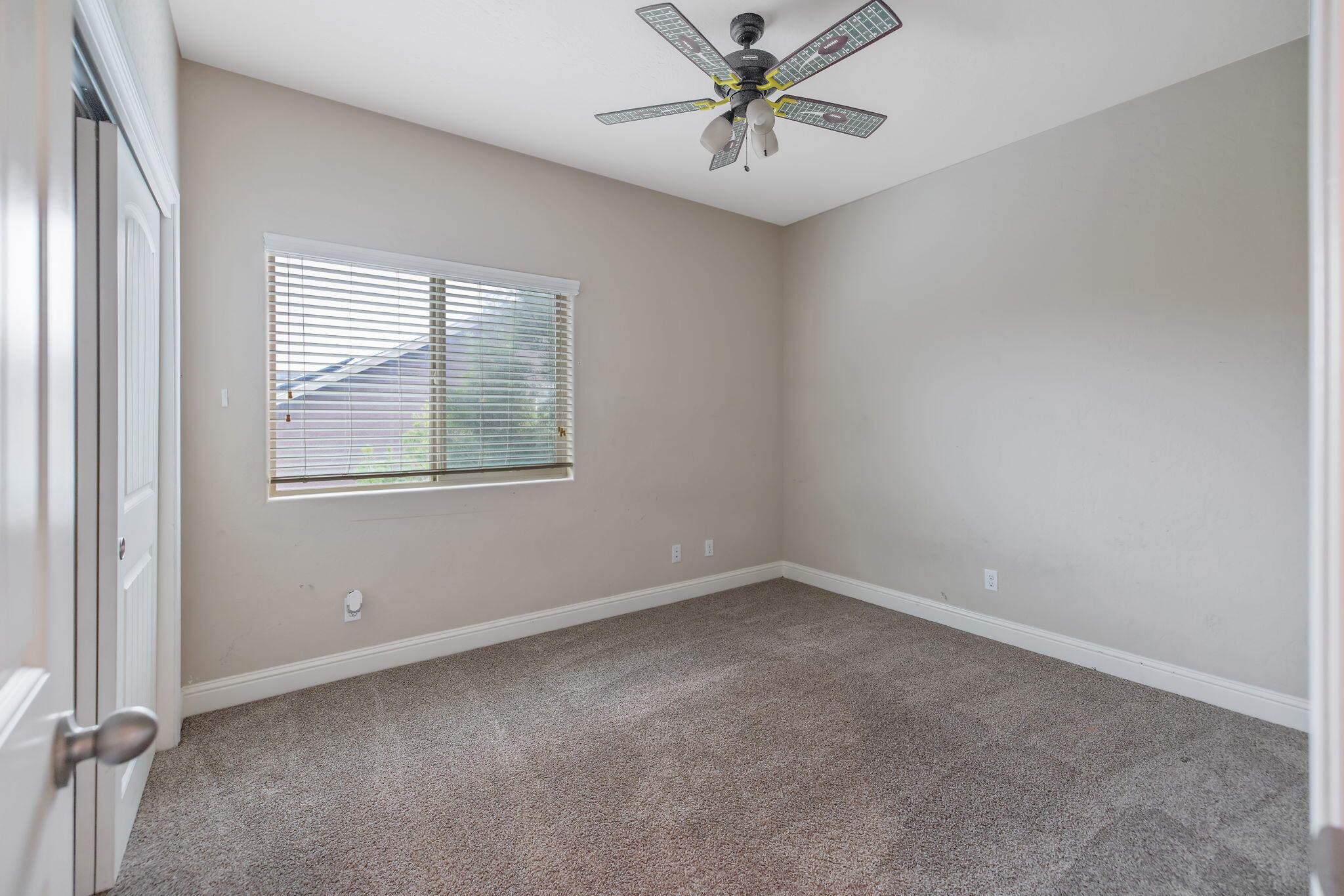 1944 W Babcock Ave, Visalia, CA 93291