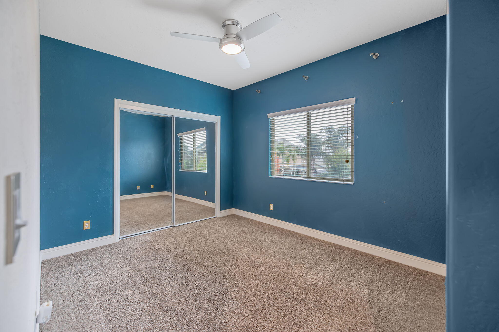 1944 W Babcock Ave, Visalia, CA 93291