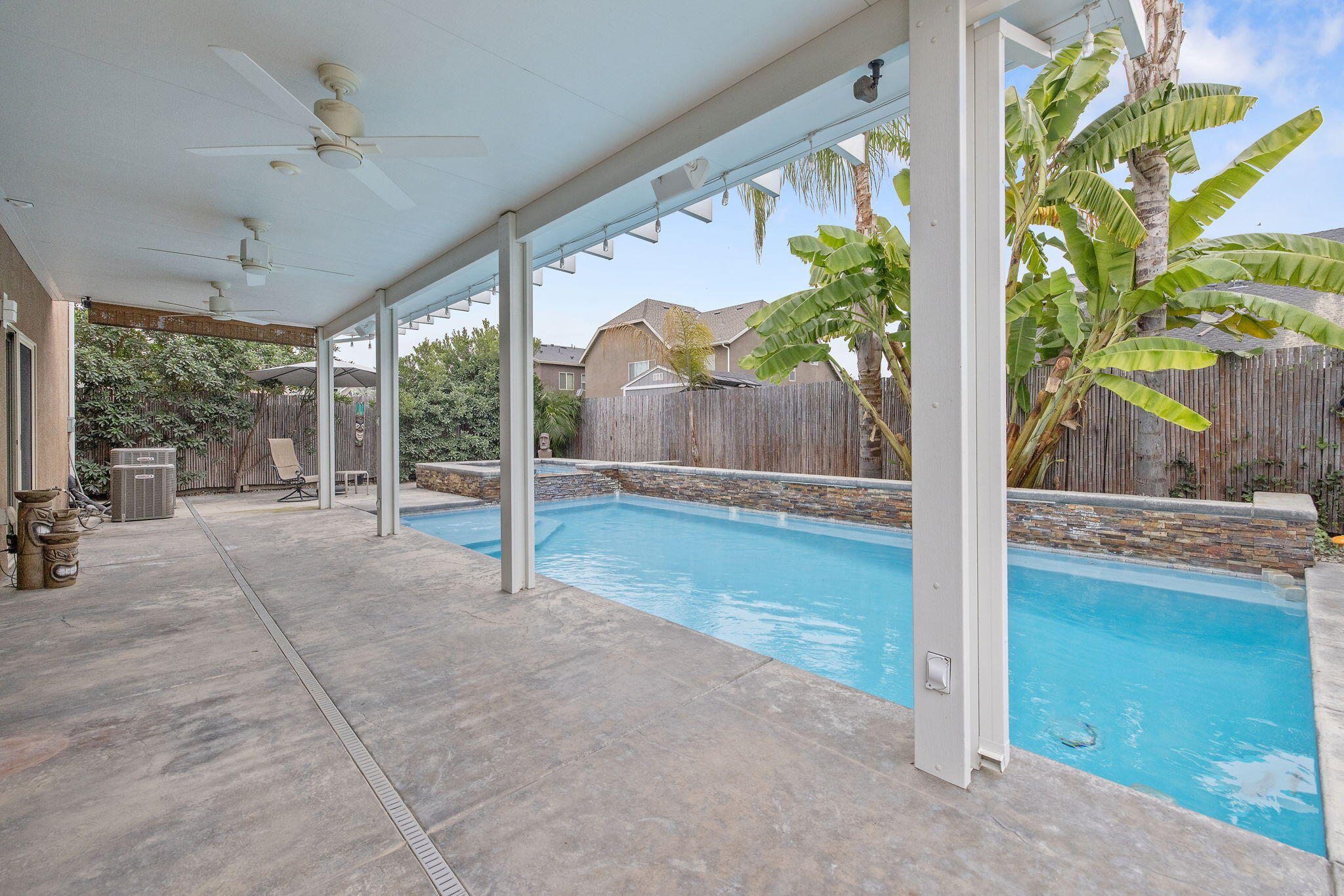 1944 W Babcock Ave, Visalia, CA 93291