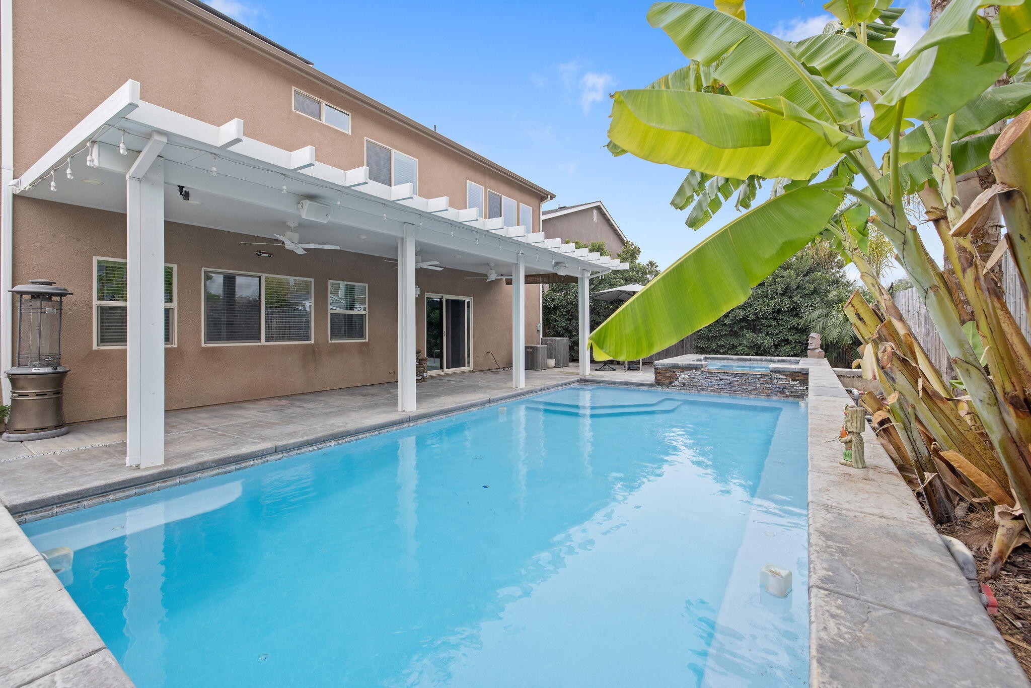 1944 W Babcock Ave, Visalia, CA 93291