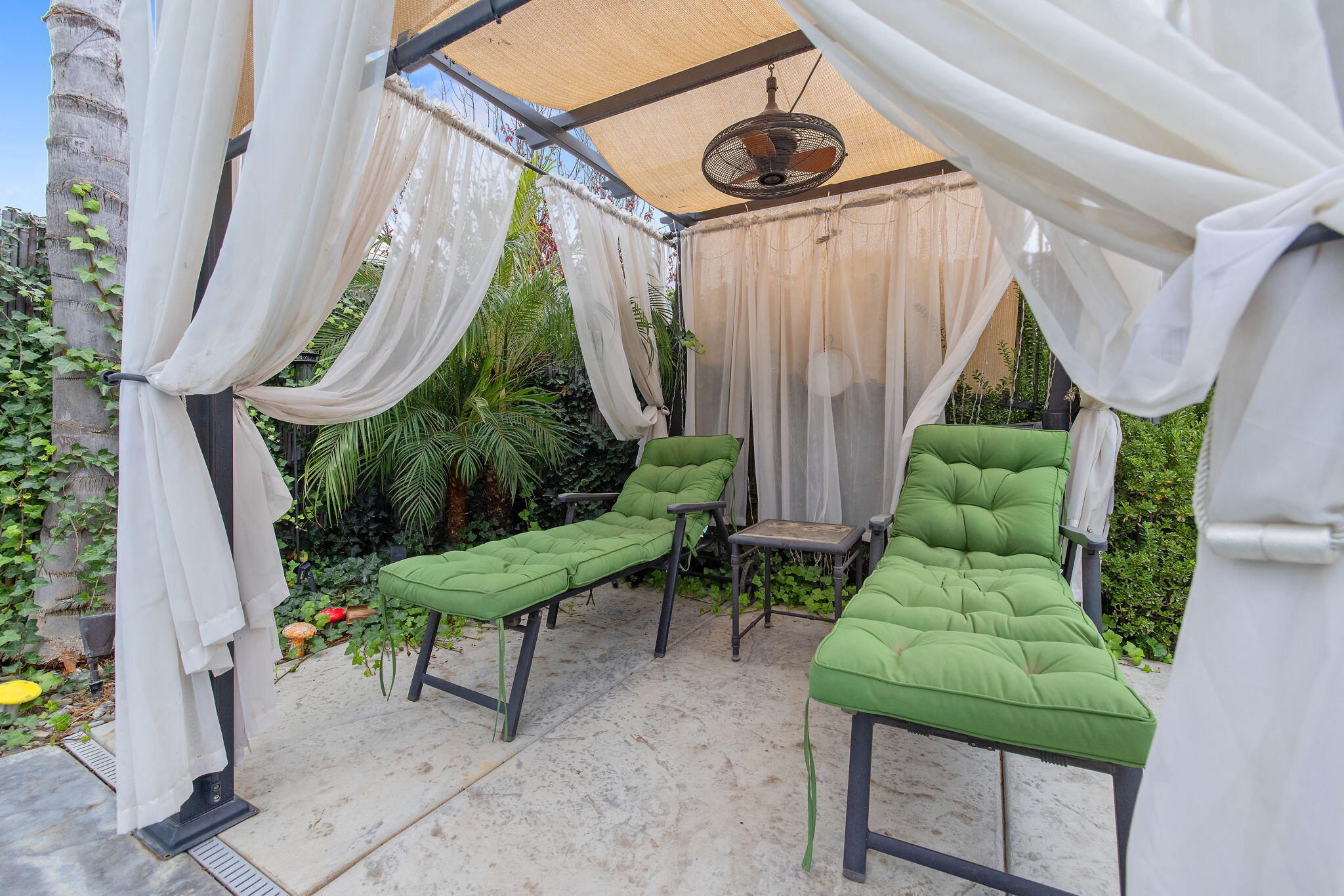 1944 W Babcock Ave, Visalia, CA 93291