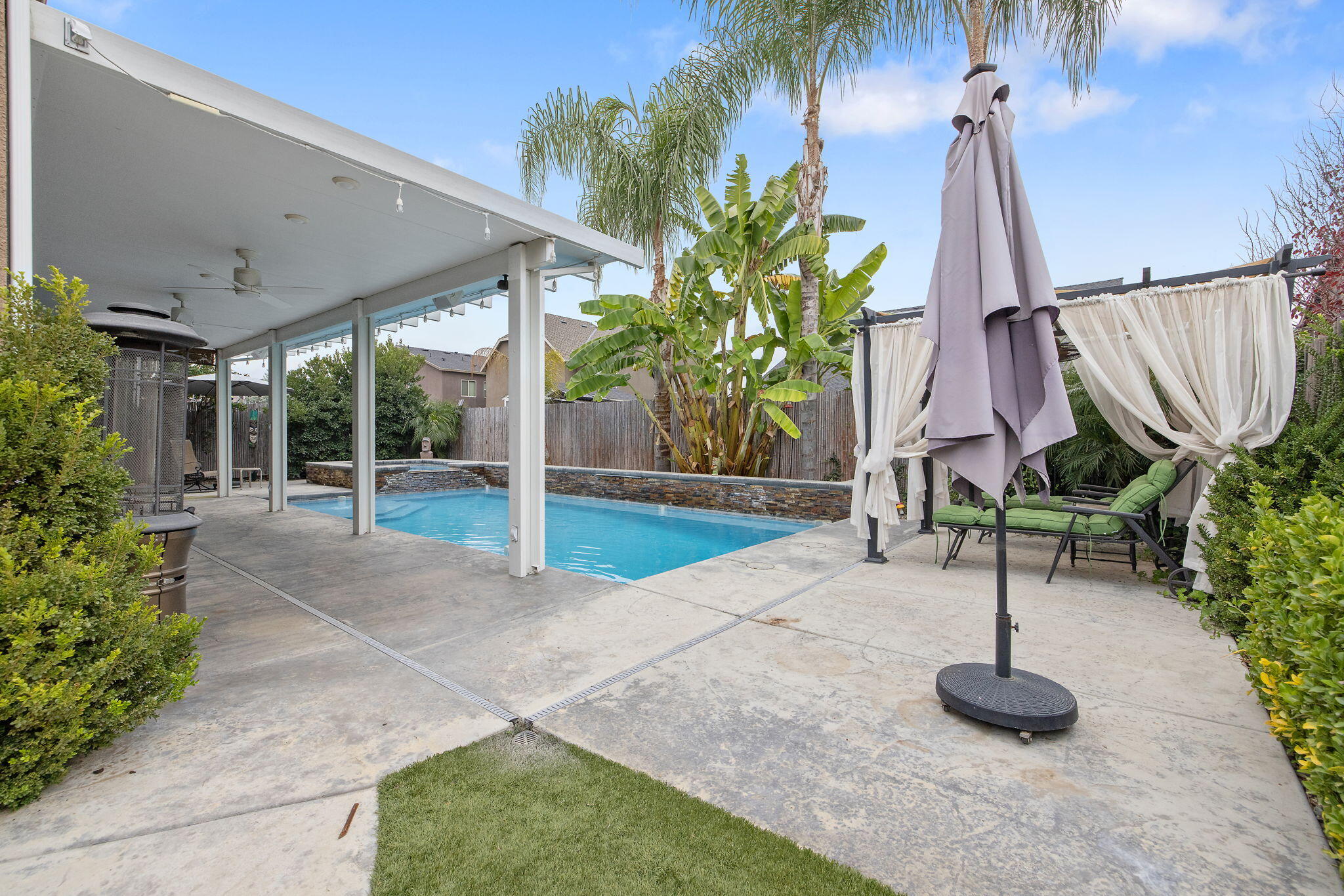 1944 W Babcock Ave, Visalia, CA 93291