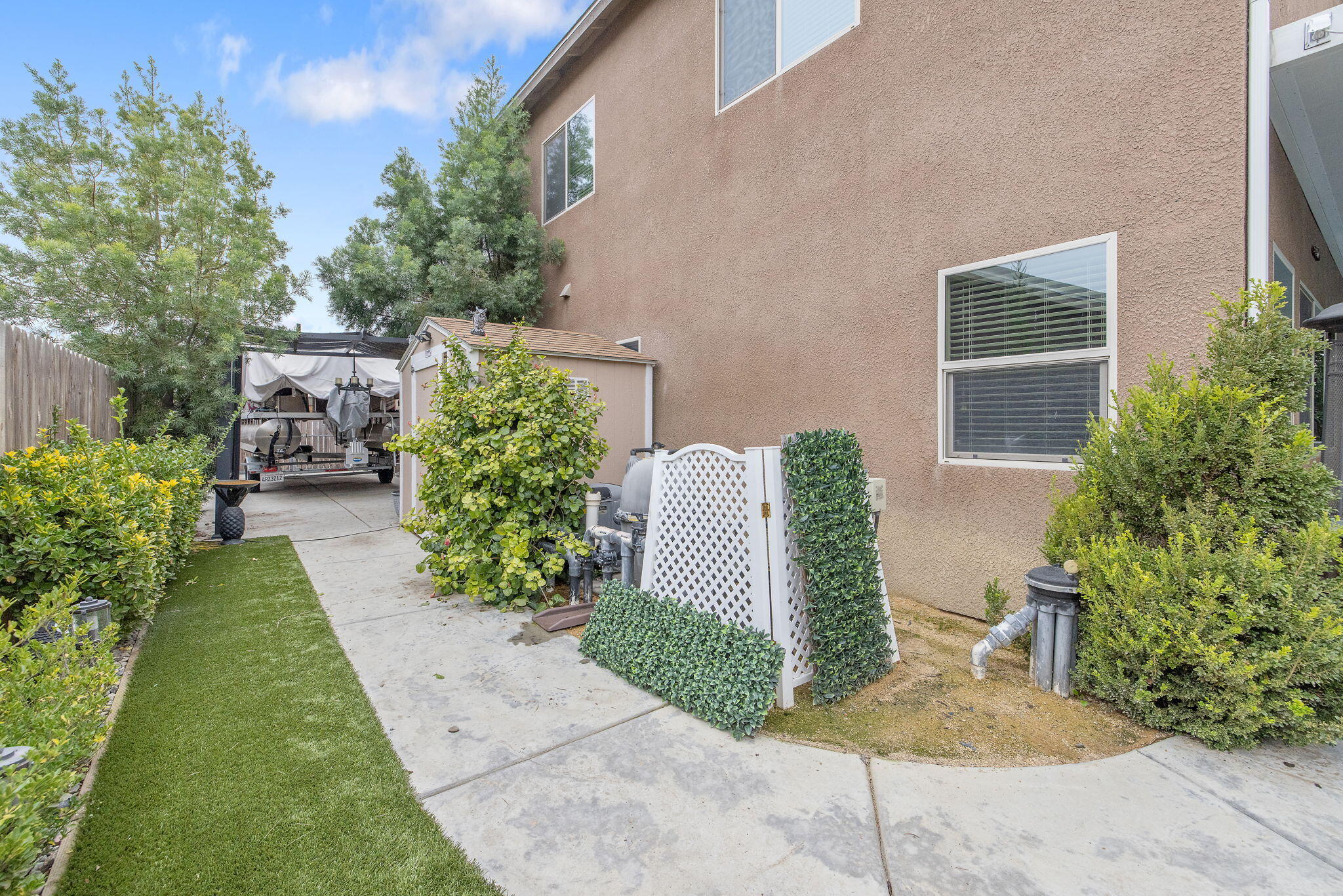 1944 W Babcock Ave, Visalia, CA 93291