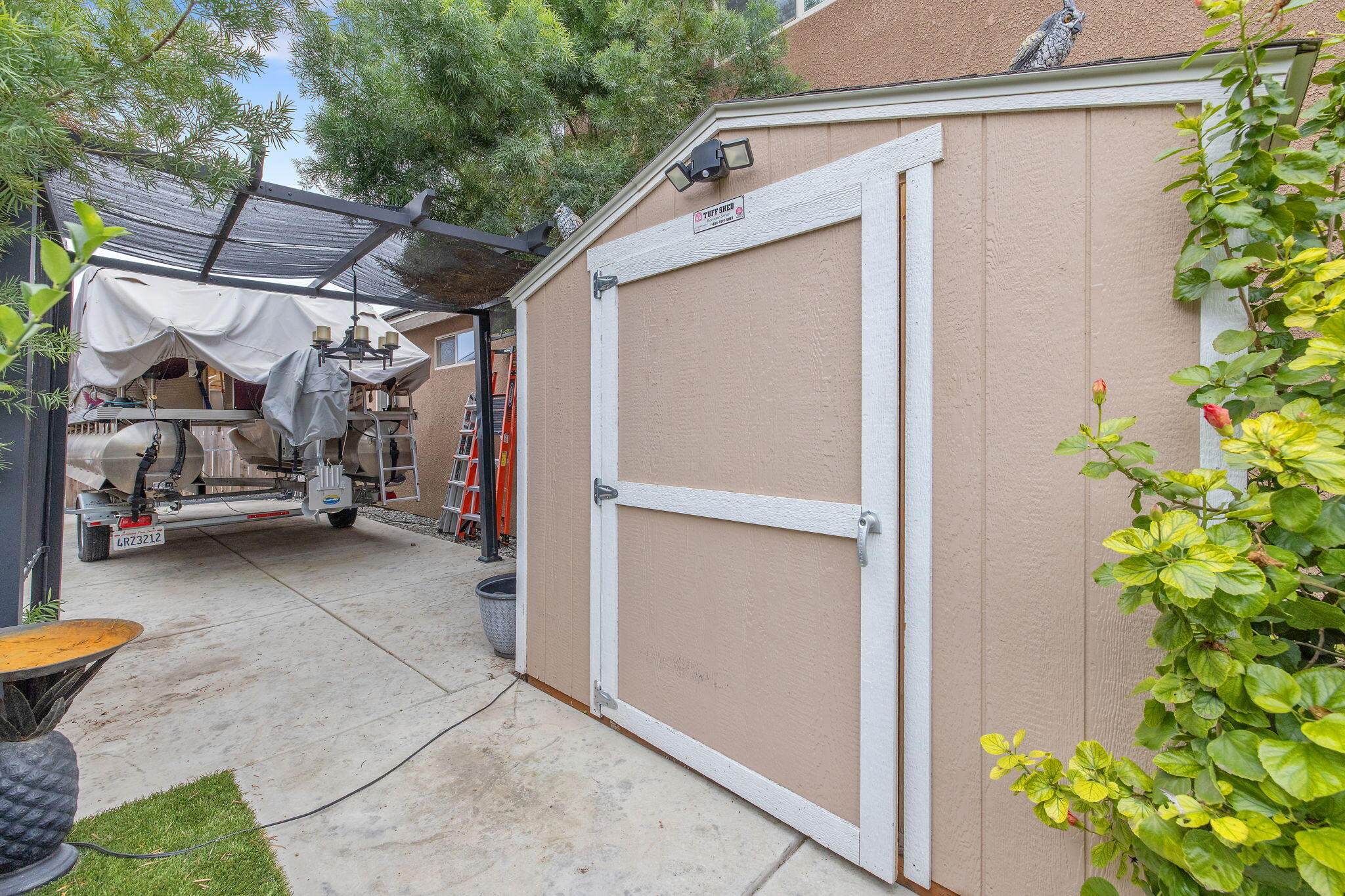 1944 W Babcock Ave, Visalia, CA 93291