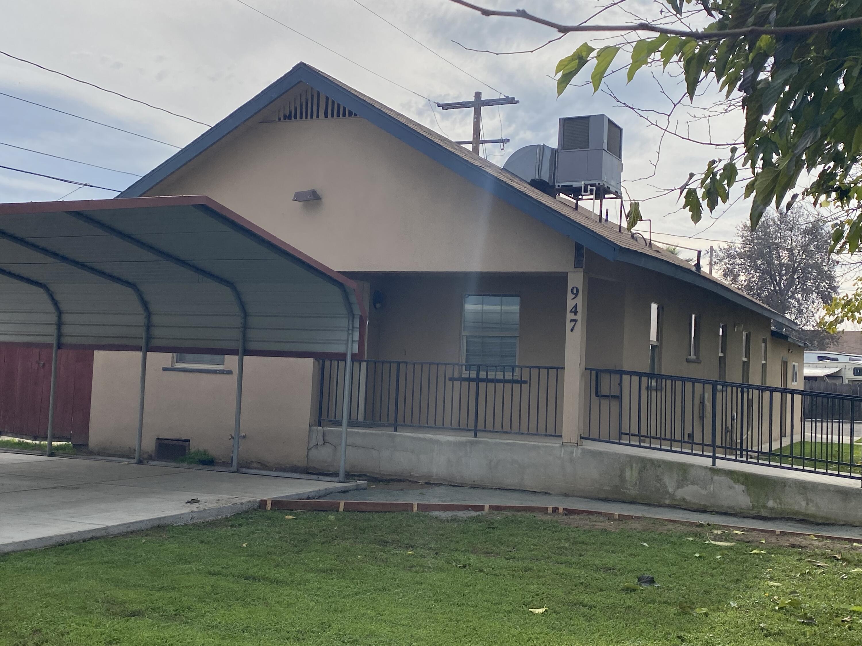 947 W Kern Ave, Tulare, CA 93274
