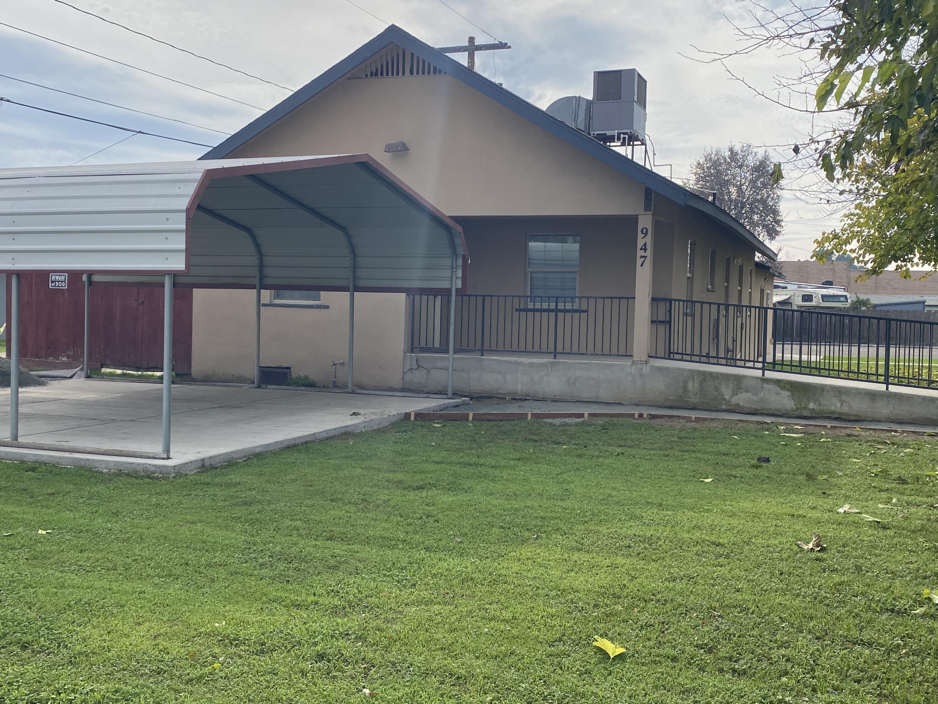 947 W Kern Ave, Tulare, CA 93274
