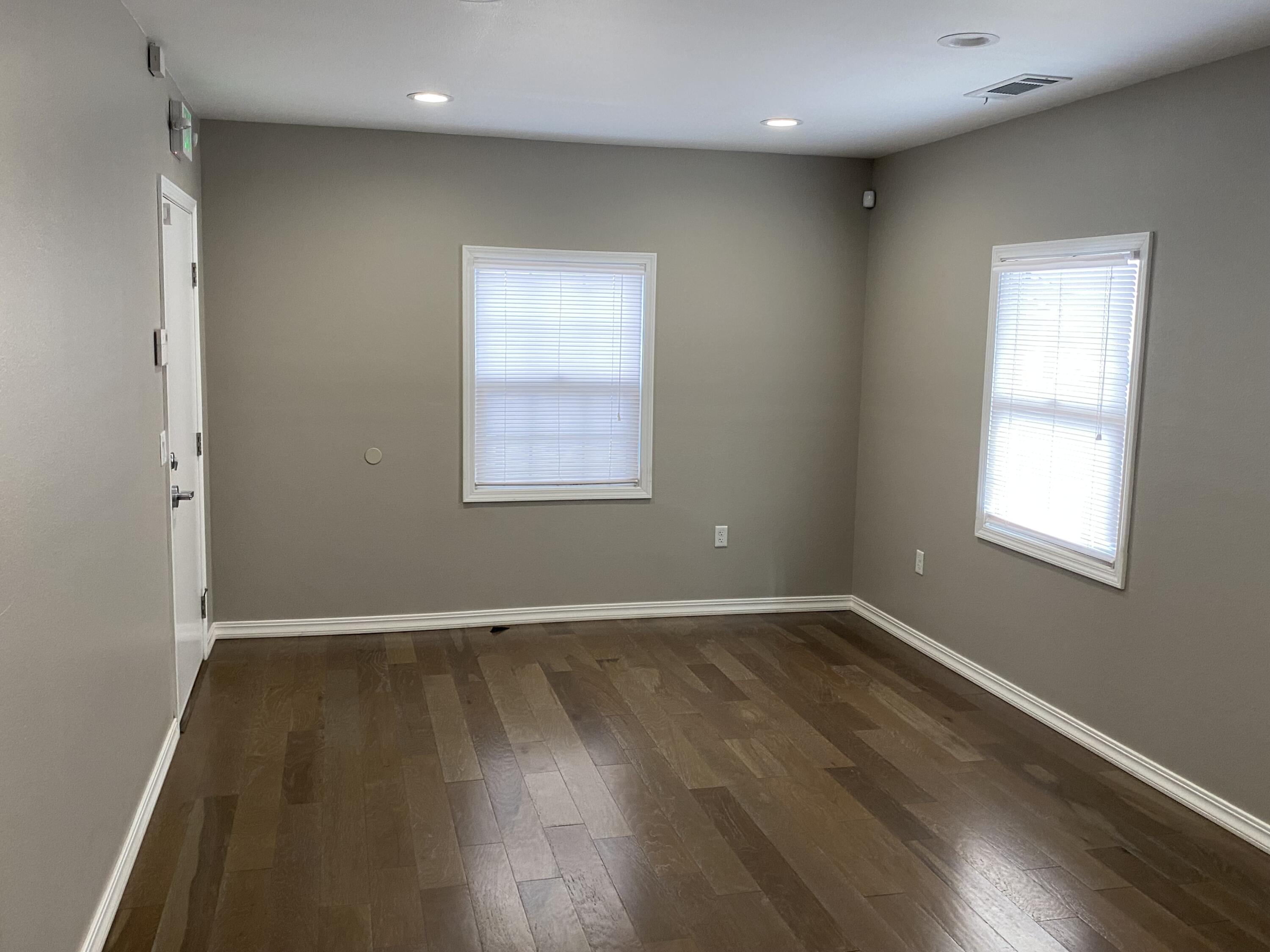 947 W Kern Ave, Tulare, CA 93274