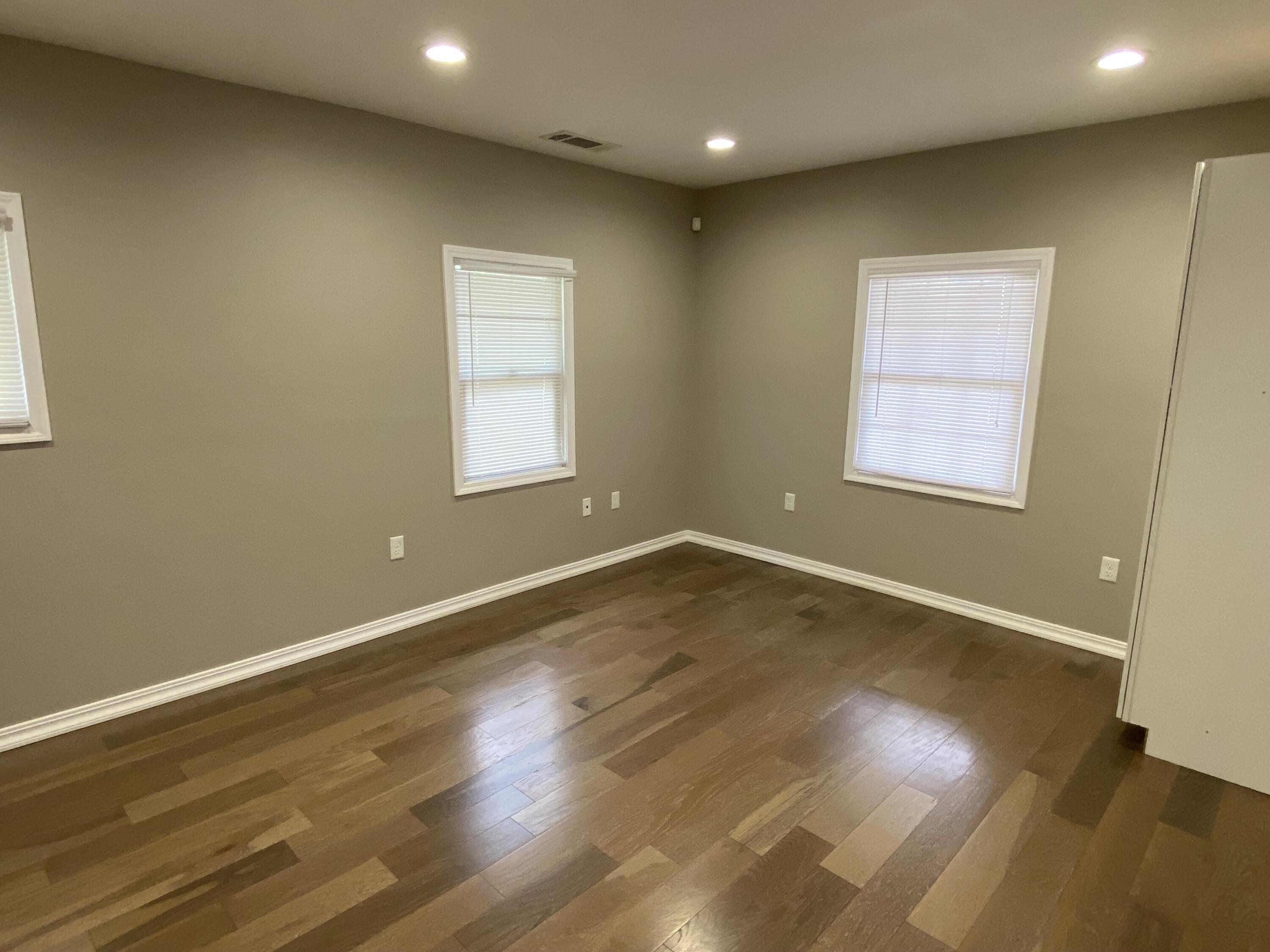 947 W Kern Ave, Tulare, CA 93274